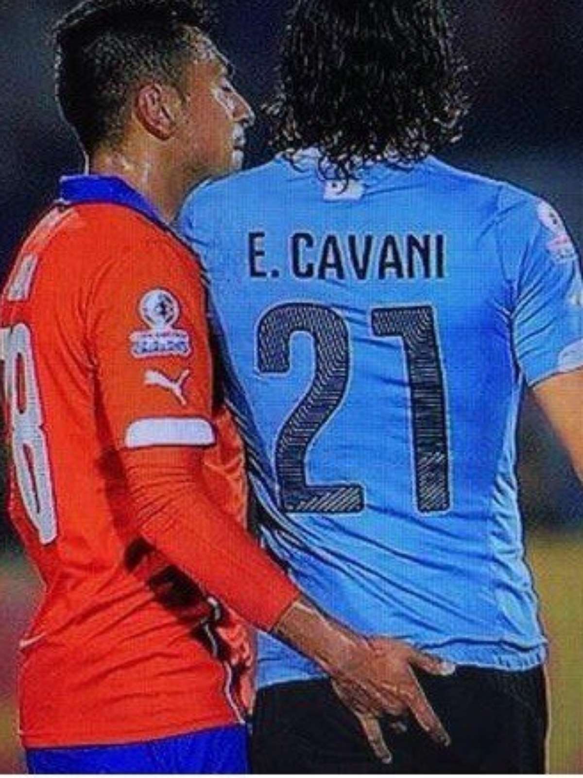 Conmebol aceita denúncia e julgará dedada de Jara em Cavani