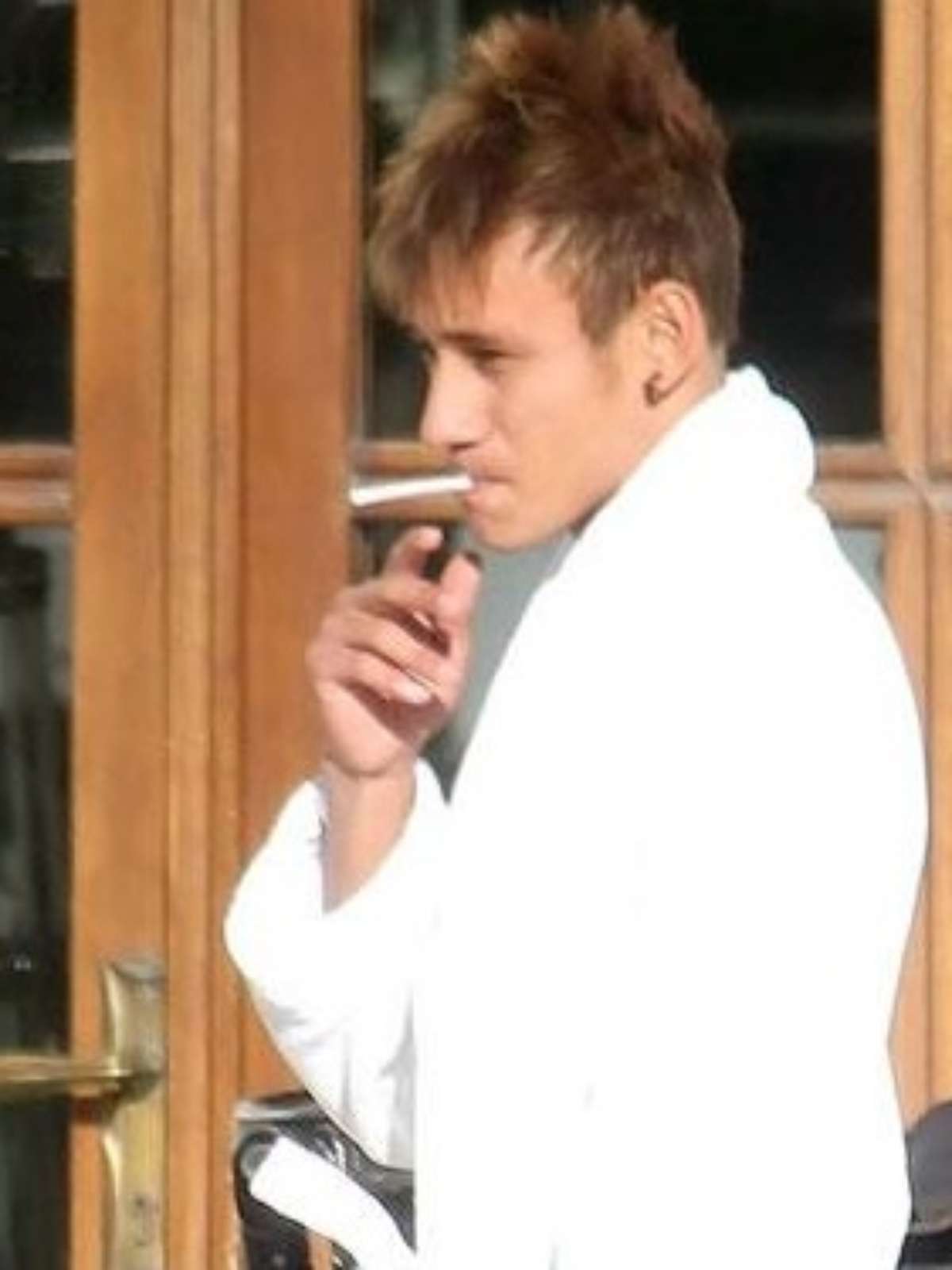 Fotos de Neymar fumando: craque diz que se trata de seu dublê