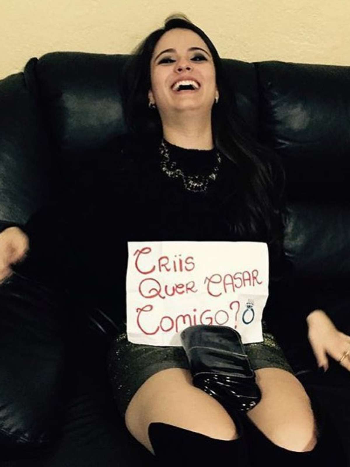 Em foto, Allana Moraes pediu Cristiano Araújo em casamento