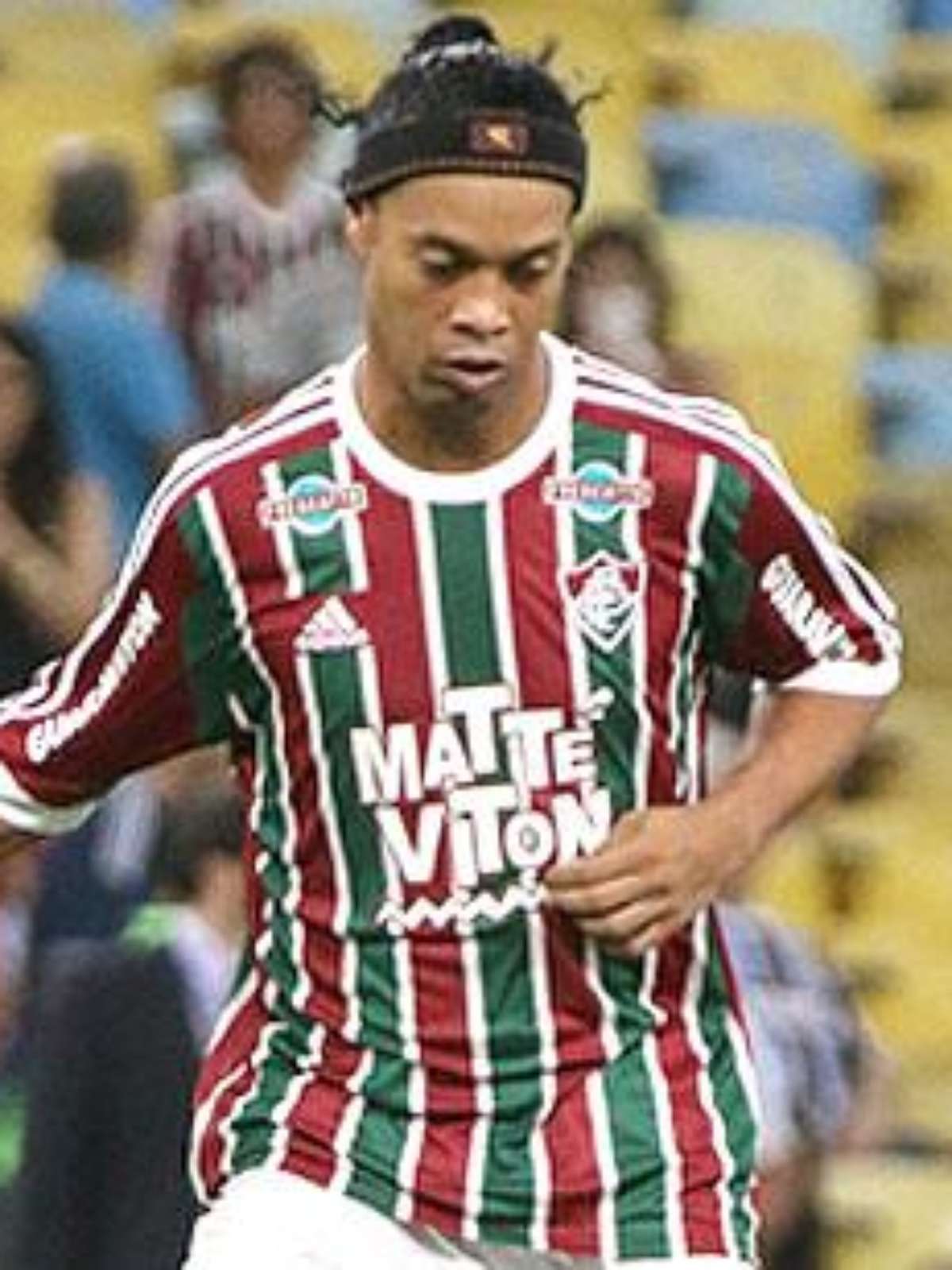 Qual Ano Ronaldinho Gaúcho jogou pelo Fluminense?