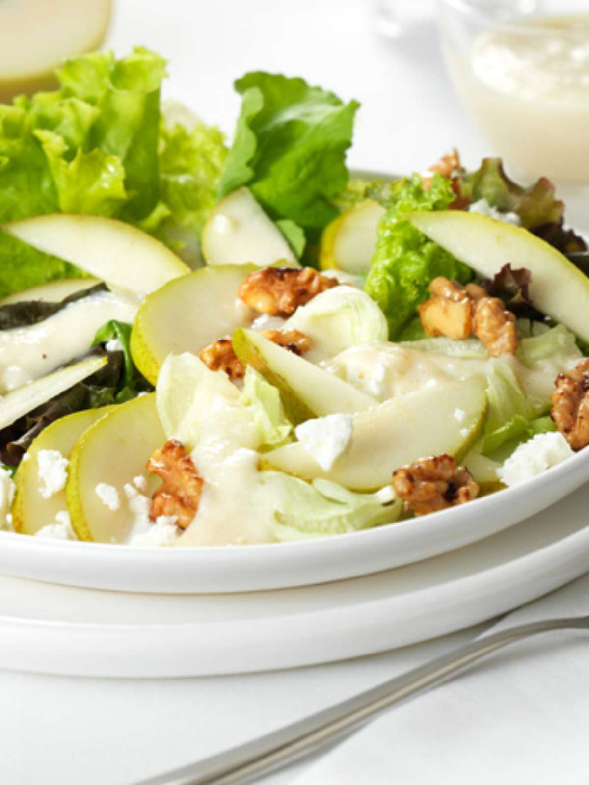 Salada de folhas ao molho pesto Salada de folhas ao molho pesto