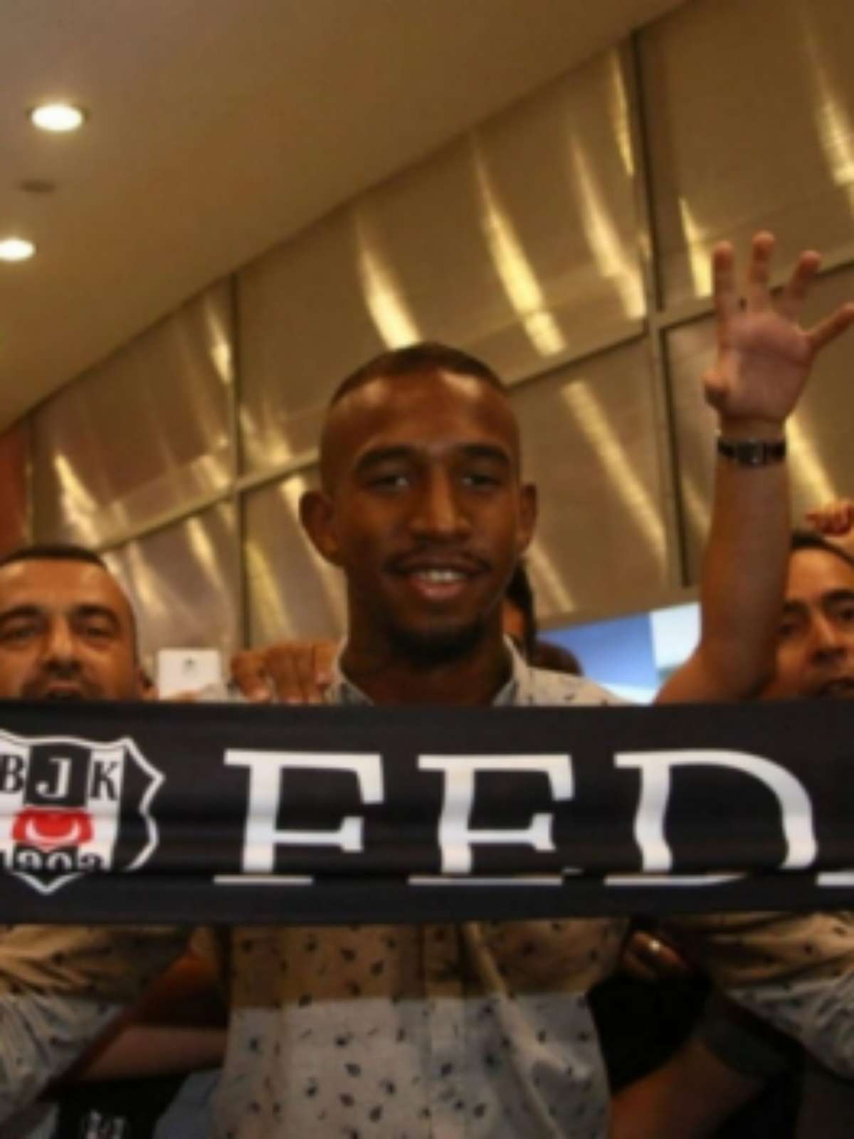 Brasileiro Talisca decide novamente, e Besiktas vence pelo