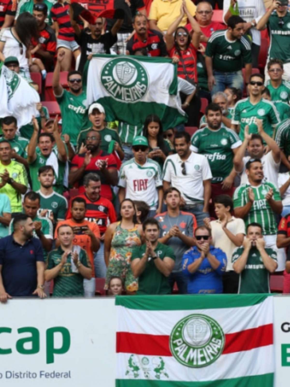 Palmeiras recebe integrantes de torcida organizada na véspera de decisão