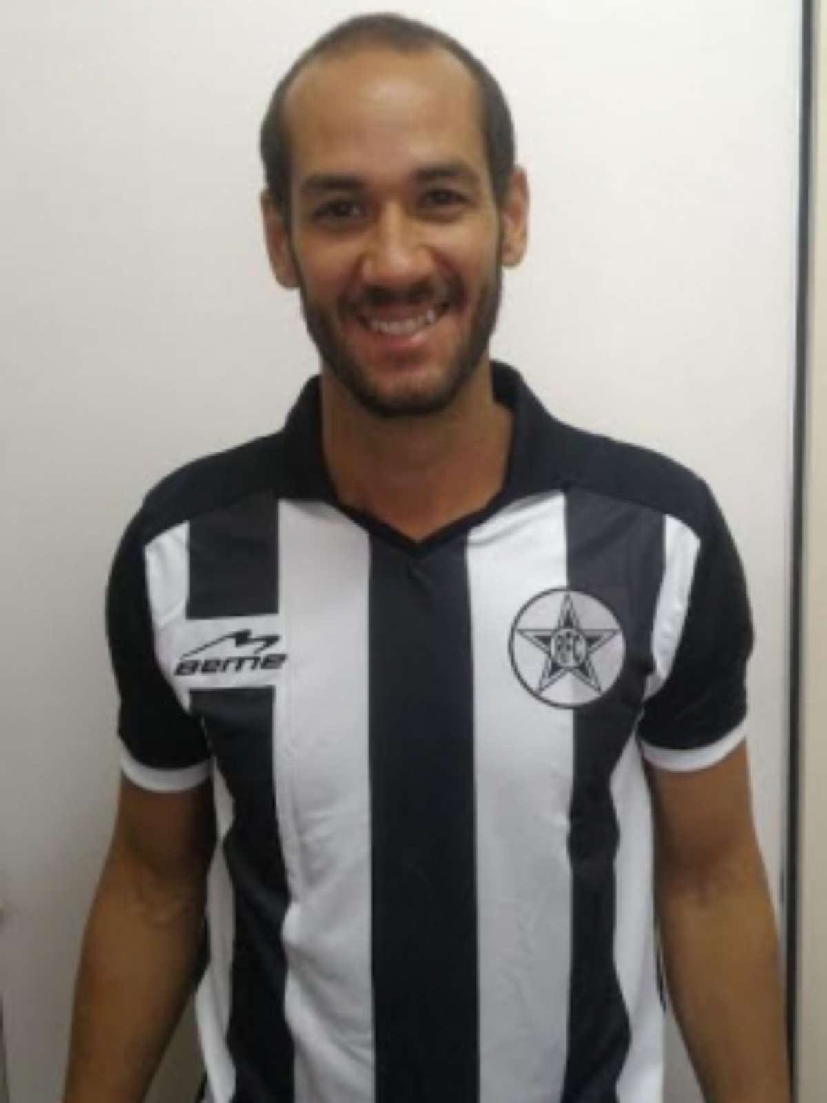 Santos ainda não pagou por Rodrigo Souto –