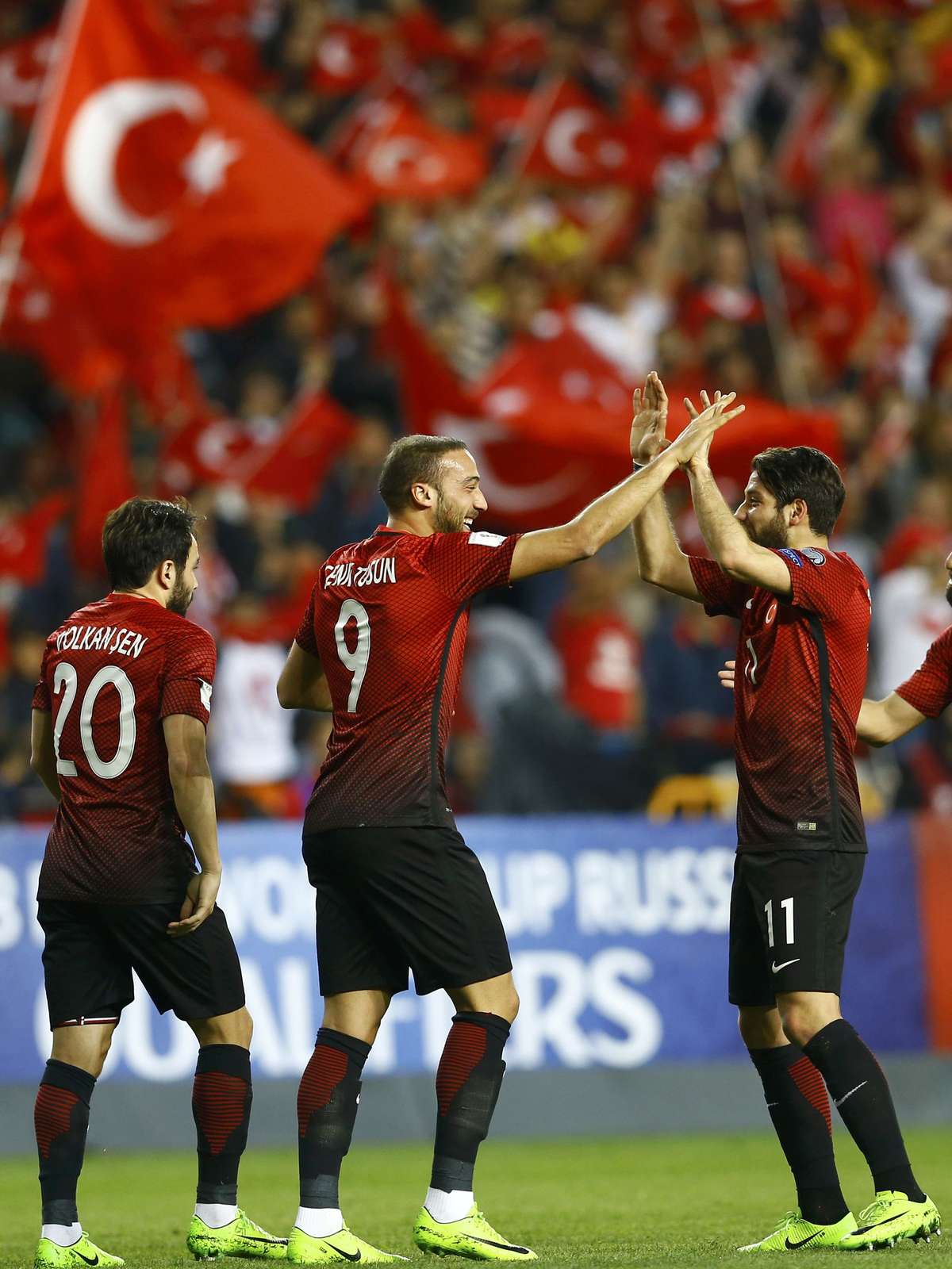 Turquia e Ucrânia se enfrentam hoje no futebol