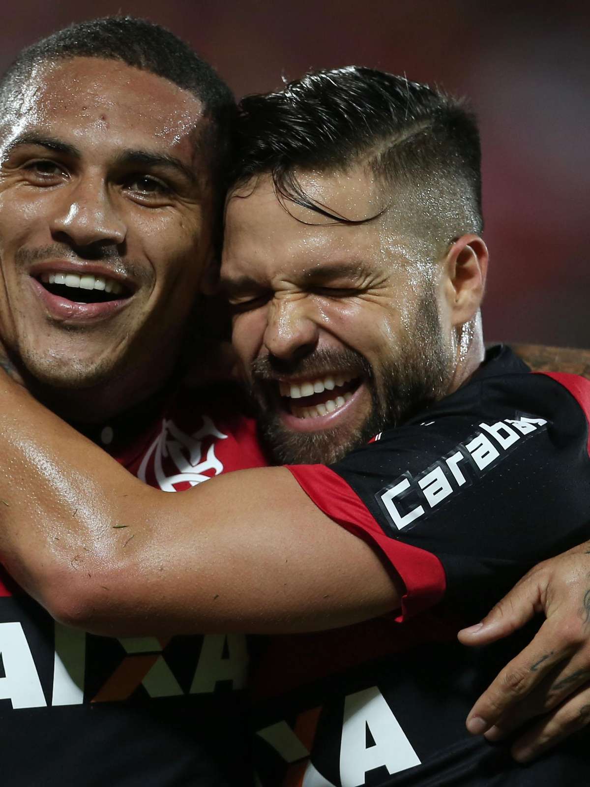 Fora de casa, Flamengo arrasa Brasília, chega à décima vitória e