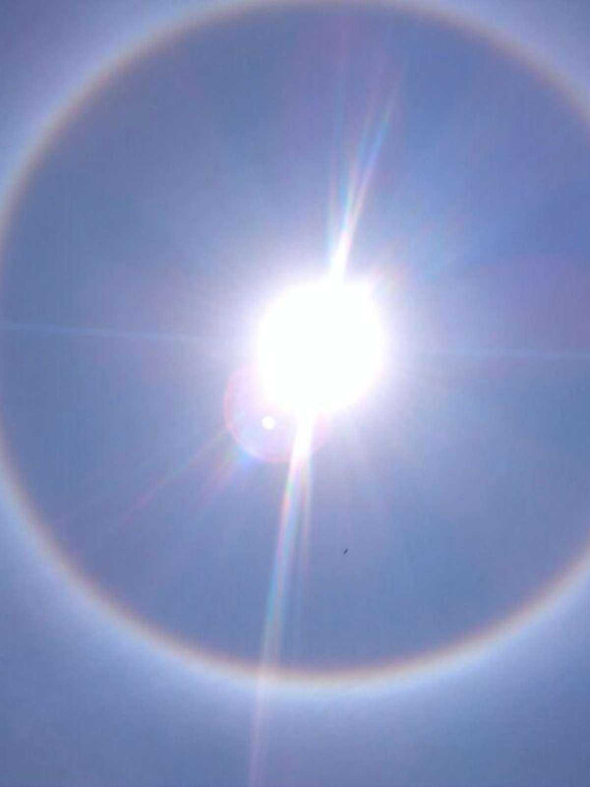 A Gazeta  Halo solar: fenômeno chama a atenção no céu de cidades do ES