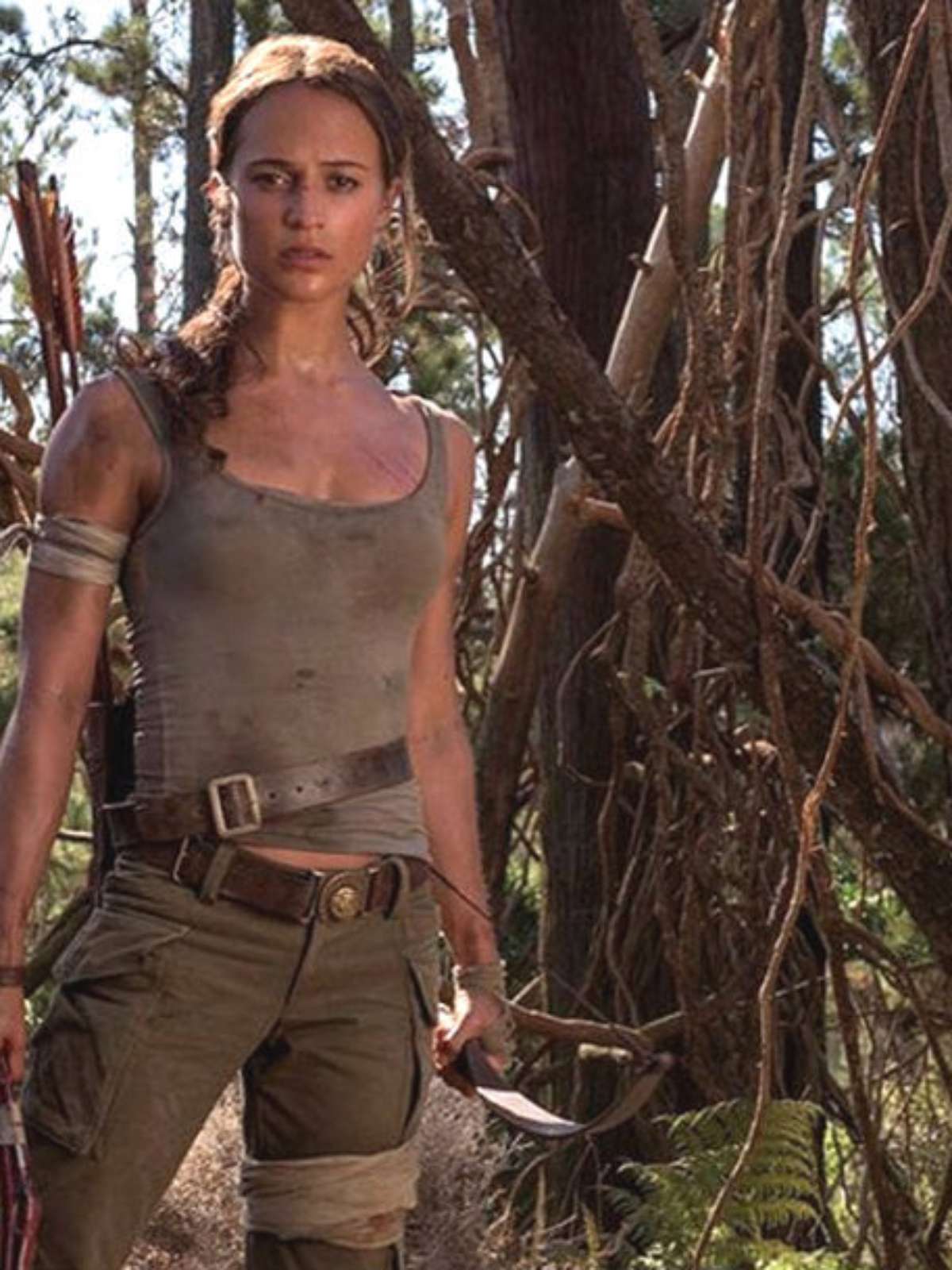 Alicia Vikander como Lara Croft no primeiro cartaz de 'Tomb Raider' -  CinePOP