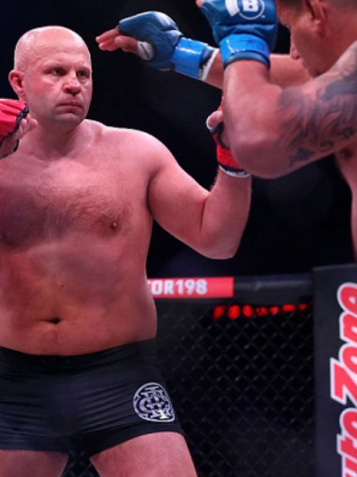 Fedor se recupera de knockdown e nocauteia ex-campeão em 48