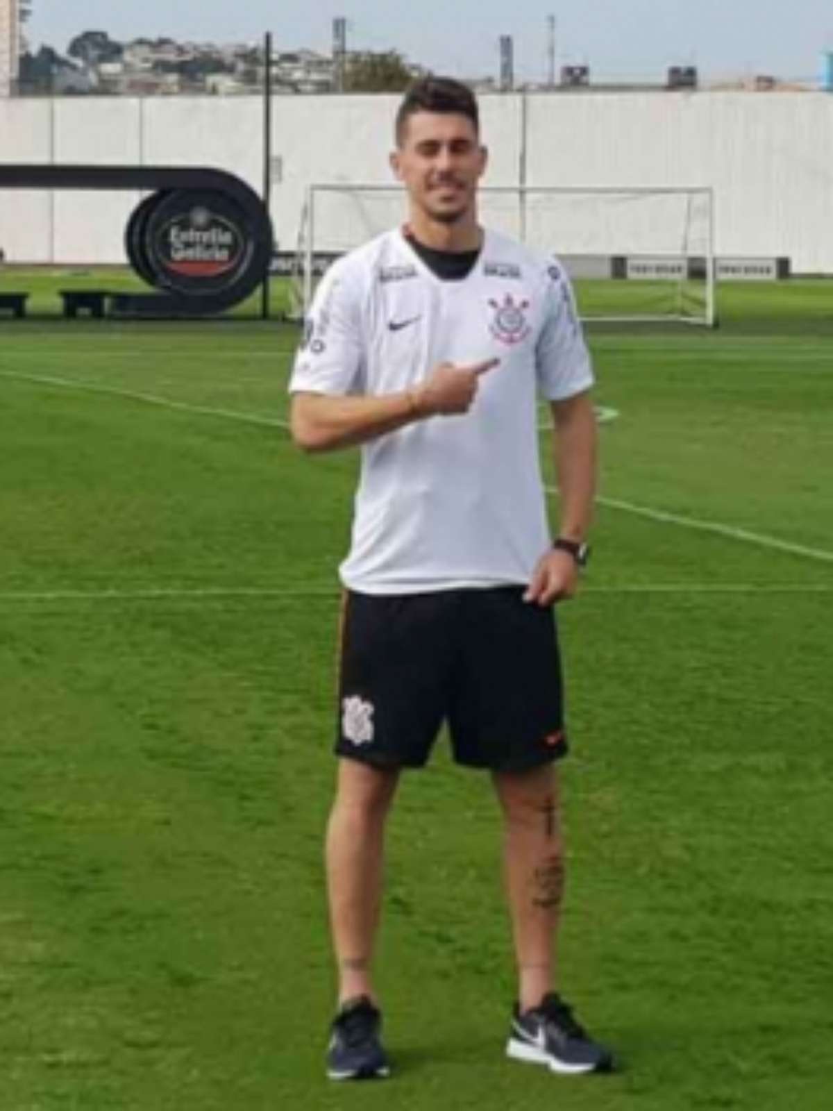 Avelar diz que estreia como zagueiro pelo Corinthians foi melhor