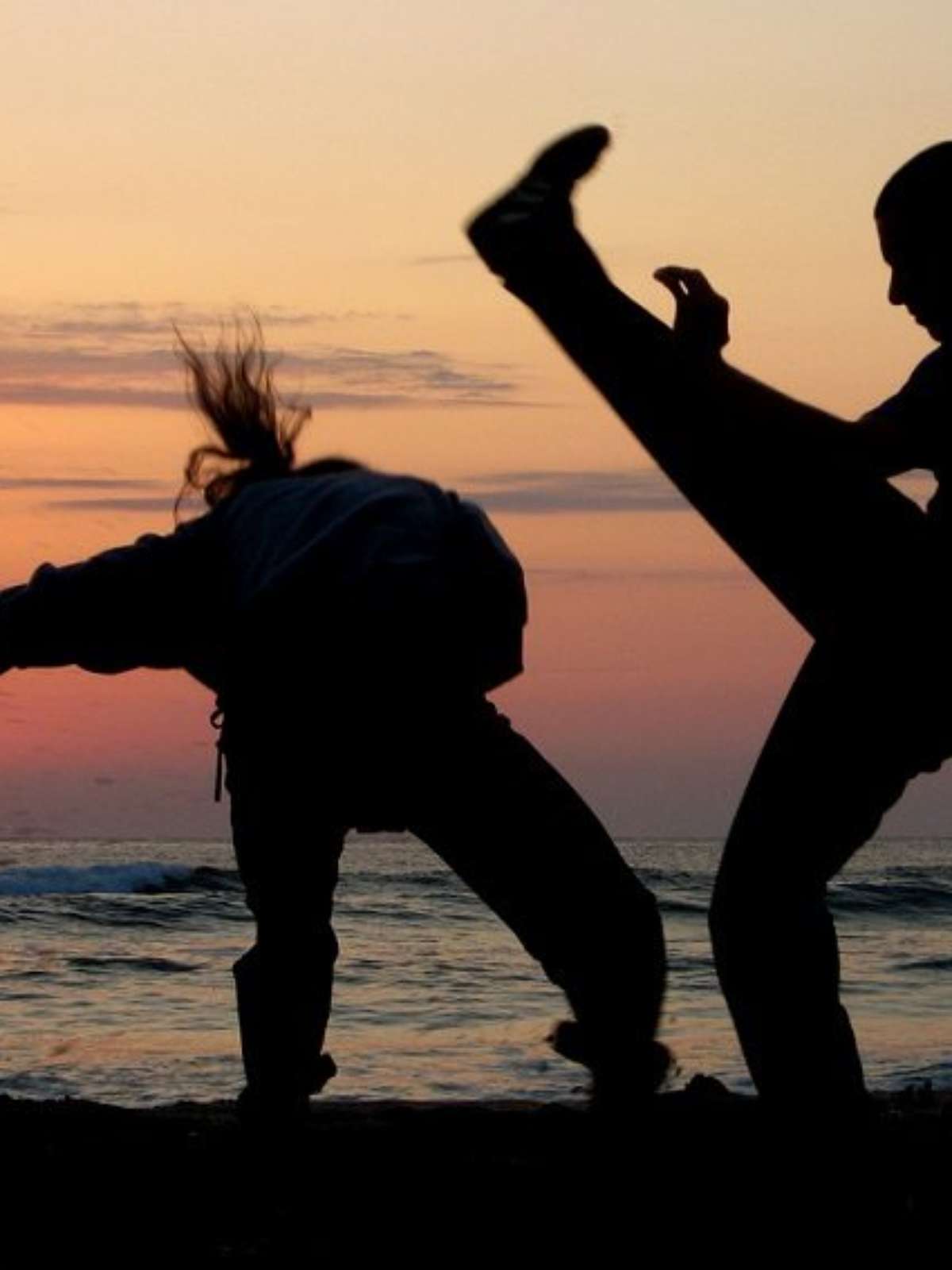 Capoeira: origem, características, tipos - Mundo Educação