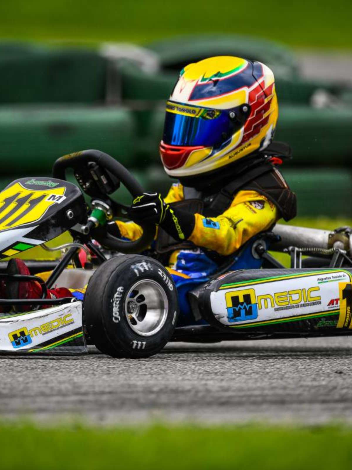 Pilotos de kart aceleram em corrida este fim de semana