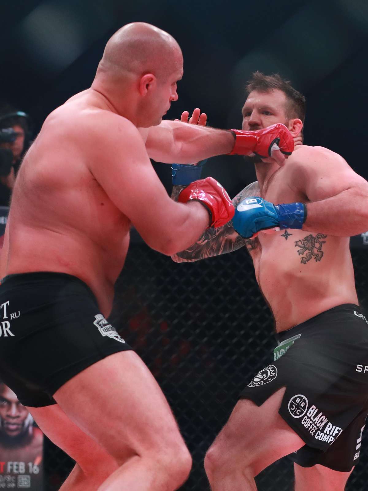 Fedor se recupera de knockdown e nocauteia ex-campeão em 48