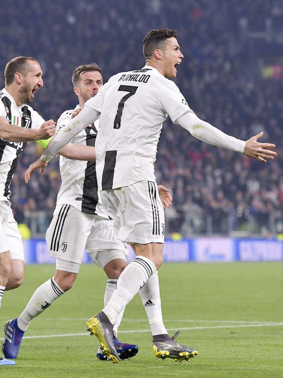 Cristiano Ronaldo se despede do Real Madrid e fecha com a Juventus - Jornal  Joca