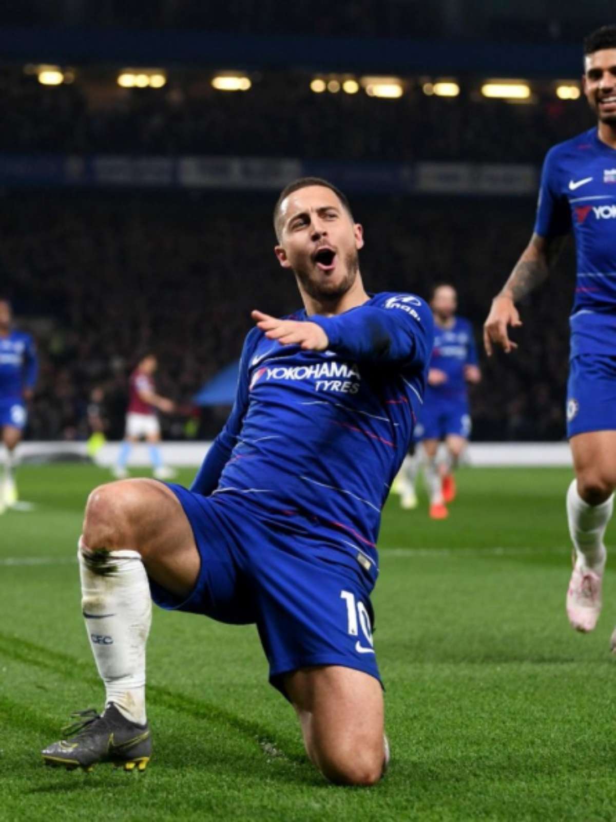 Mesmo com bela atuação de Hazard, líder Chelsea fica no empate no Inglês