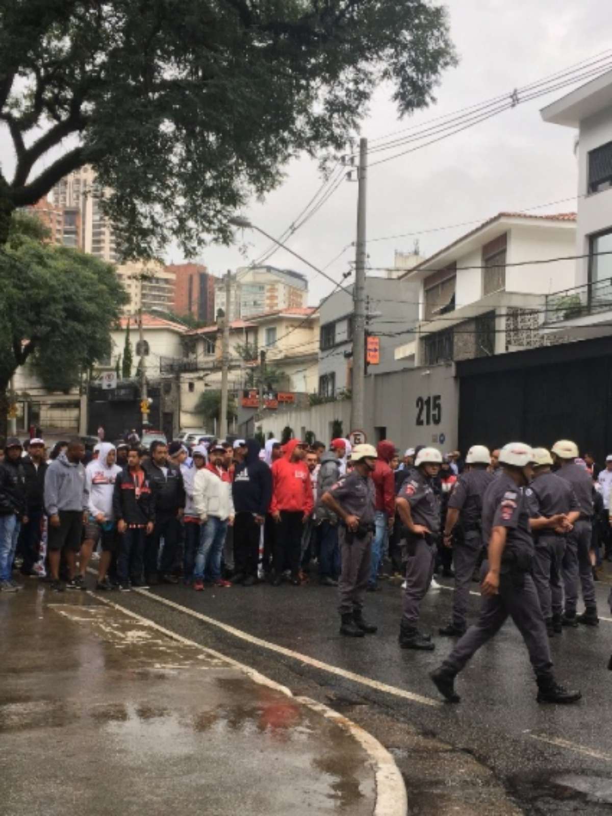 Apresentado no Manaus, Pedro releva briga por posição e se diz