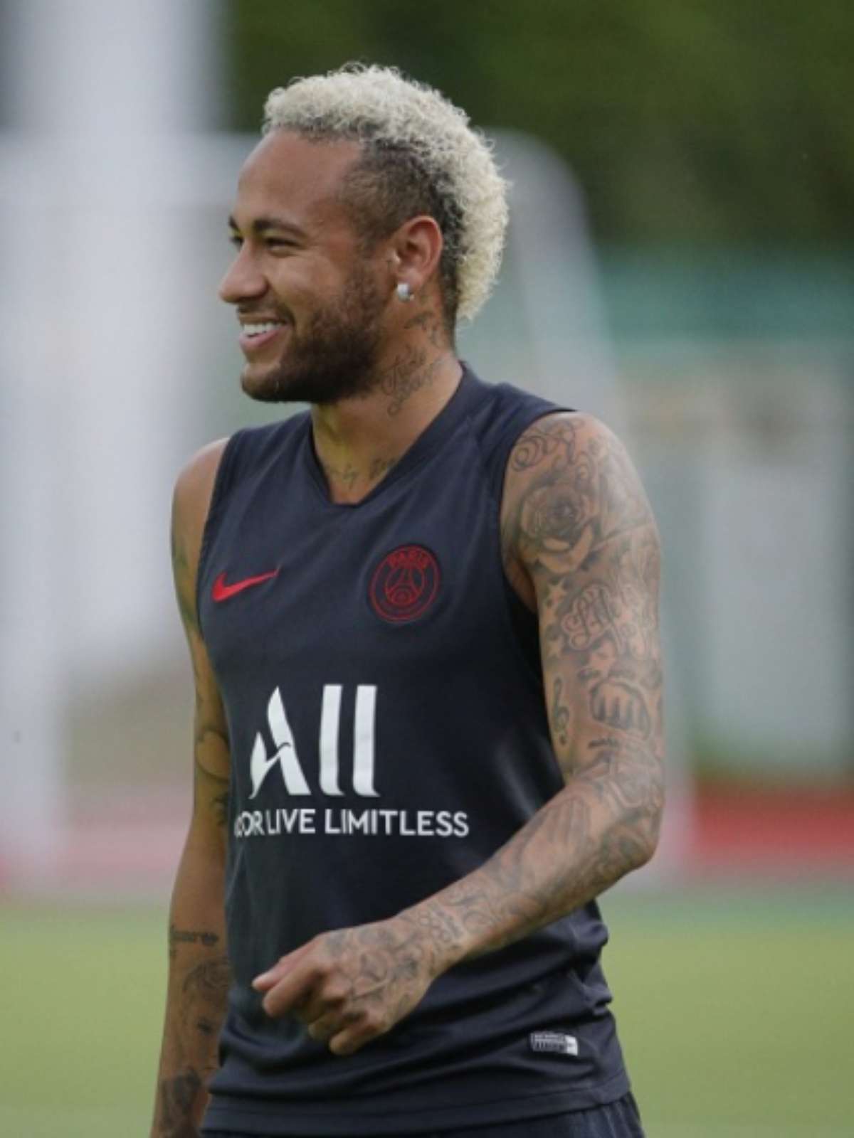 NEYMAR VAI JOGAR AMANHÃ!