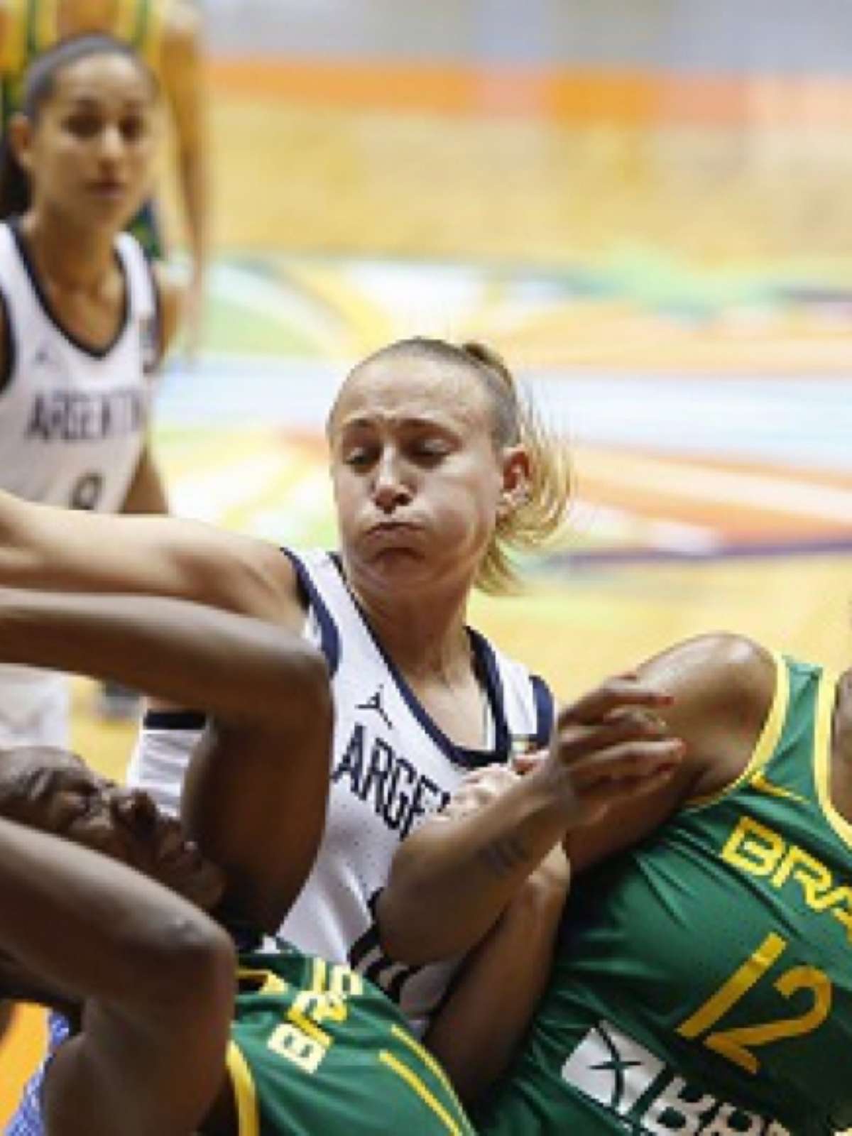 Brasil derrota Argentina por 56 a 55 em jogo eletrizante pela Copa América, basquete