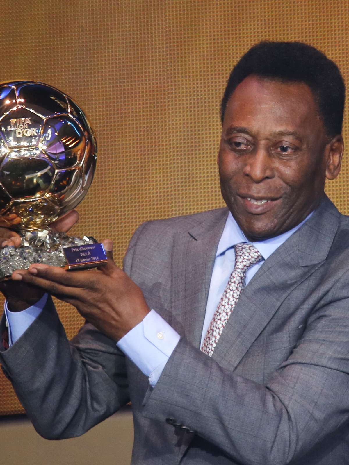 Corinthians x Cruzeiro: jogadores homenageiam Rei Pelé antes da