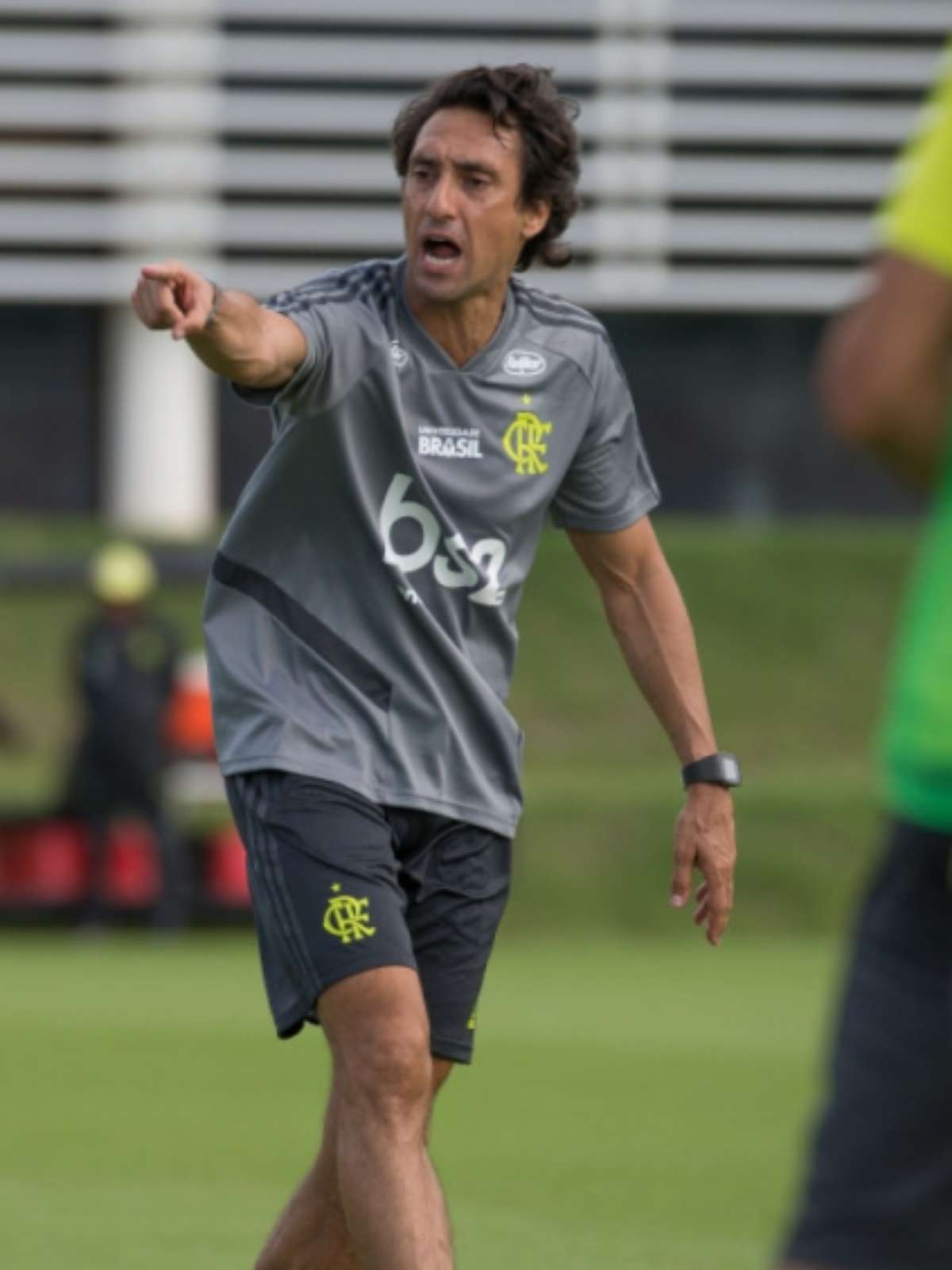 Fui para uma palestra do Jorge Jesus de auscultadores, com música