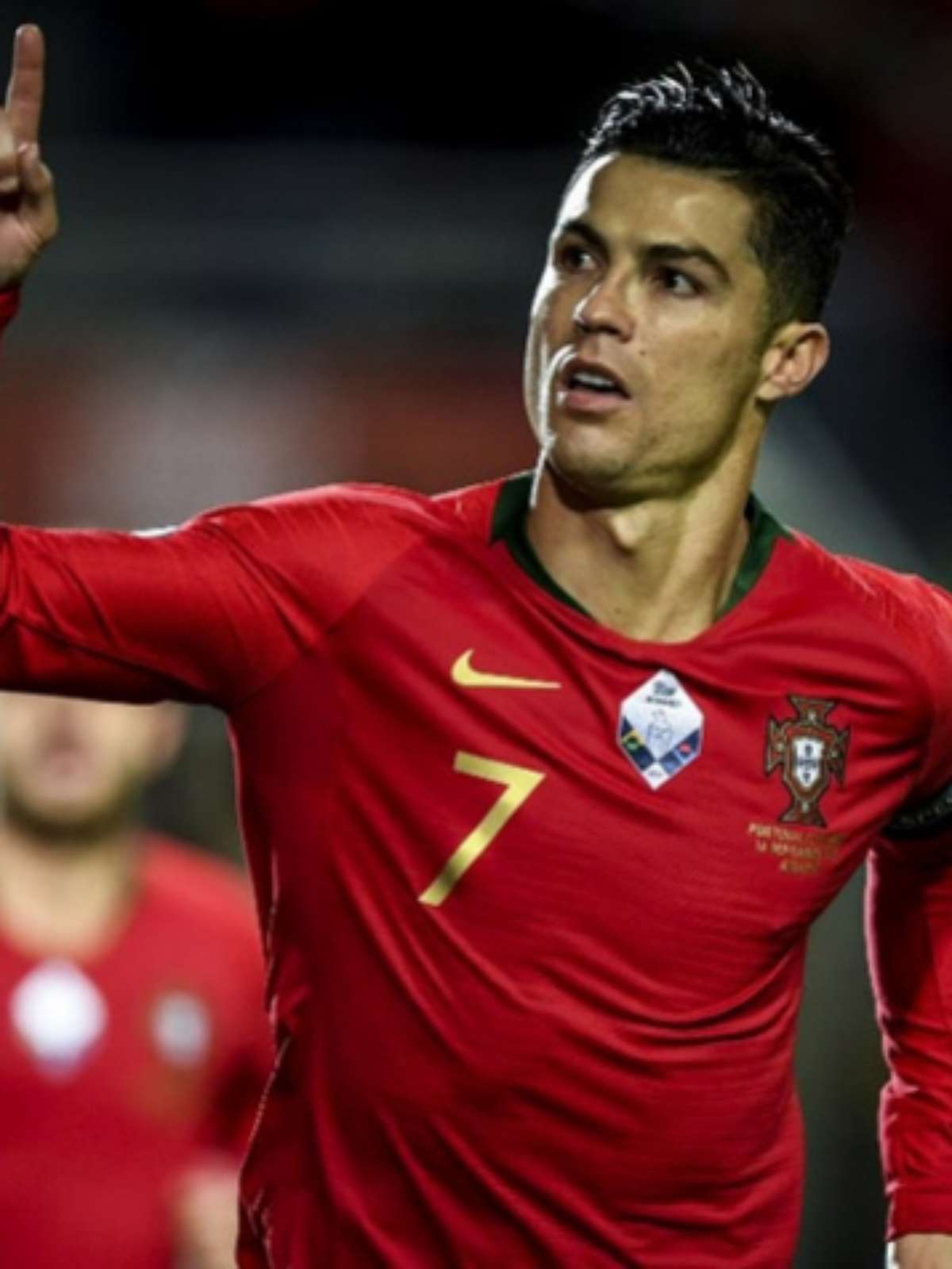 Portugal goleia Lituânia com três de CR7 nas eliminatórias da Euro