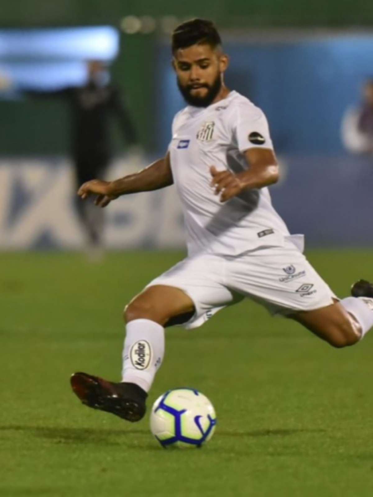 Felipe Jonatan reclama da arbitragem: 'Se não fossem esses doentes,  estaríamos na Libertadores