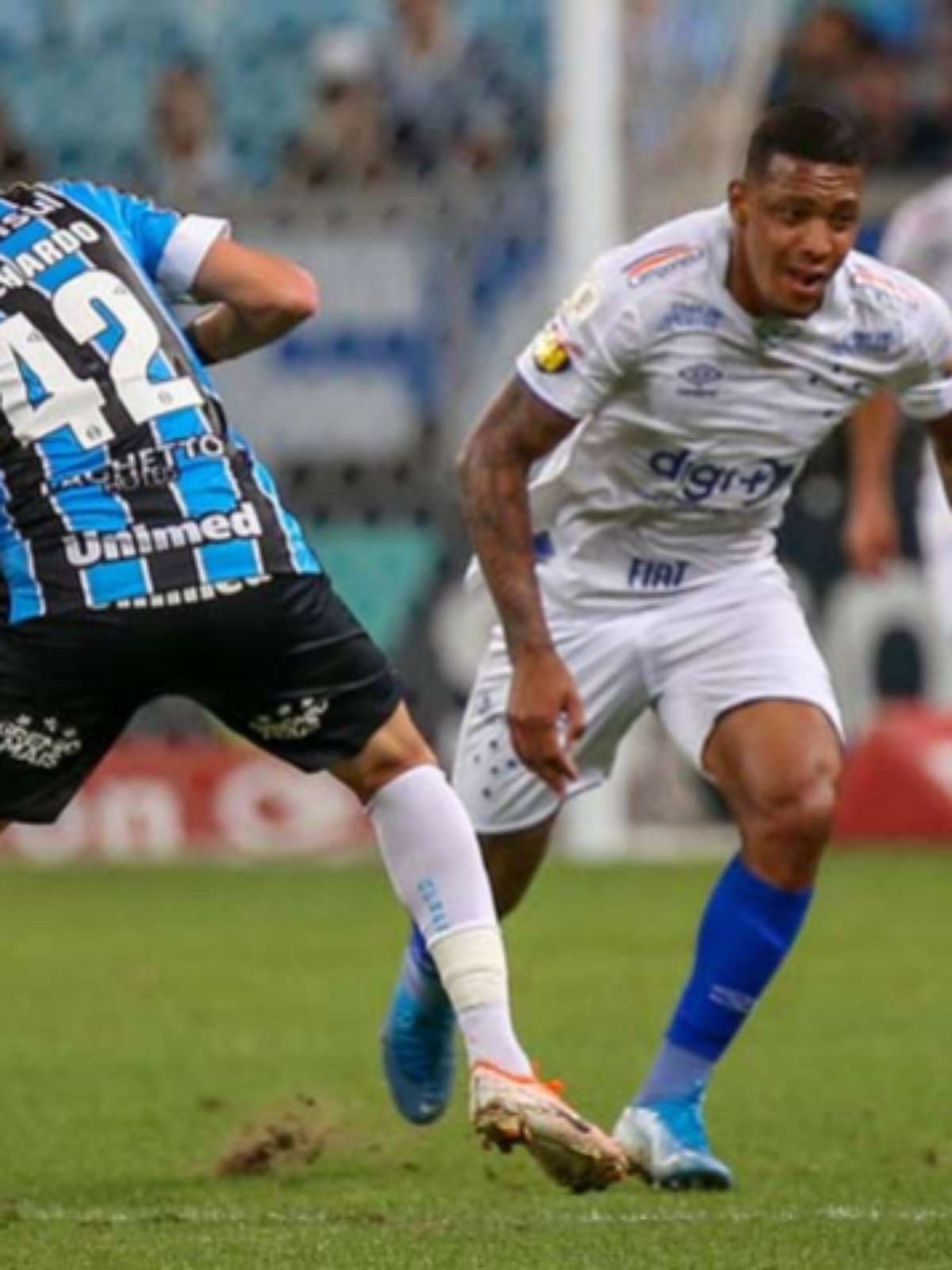 Jovem da base do Grêmio pede desculpas por erro em estreia contra