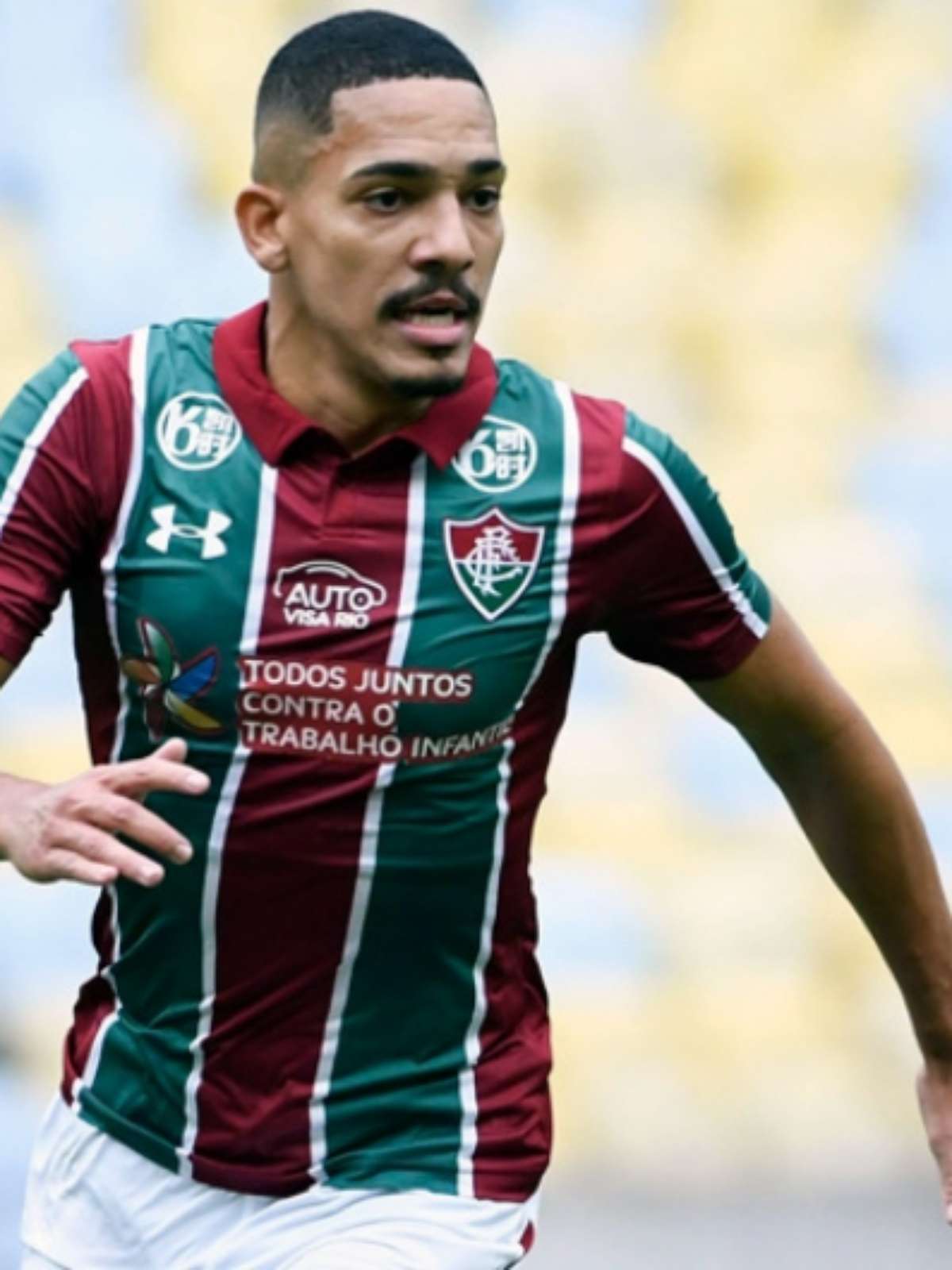 Gilberto, lateral do Fluminense, explica motivo de ter utilizado esparadrapo  no rosto, Fluminense