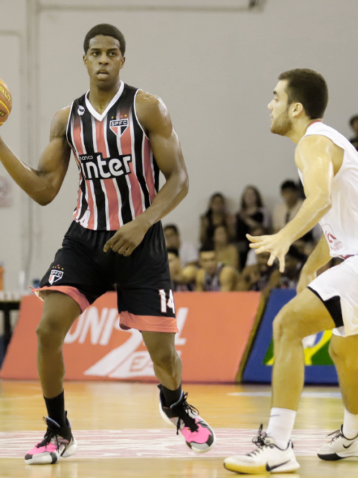 Com novo uniforme, Basquete Tricolor estreia no NBB contra o Rio Claro -  SPFC