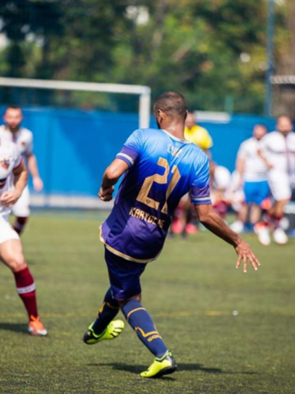 Jogador é suspenso por seis jogos após homofobia em liga nos