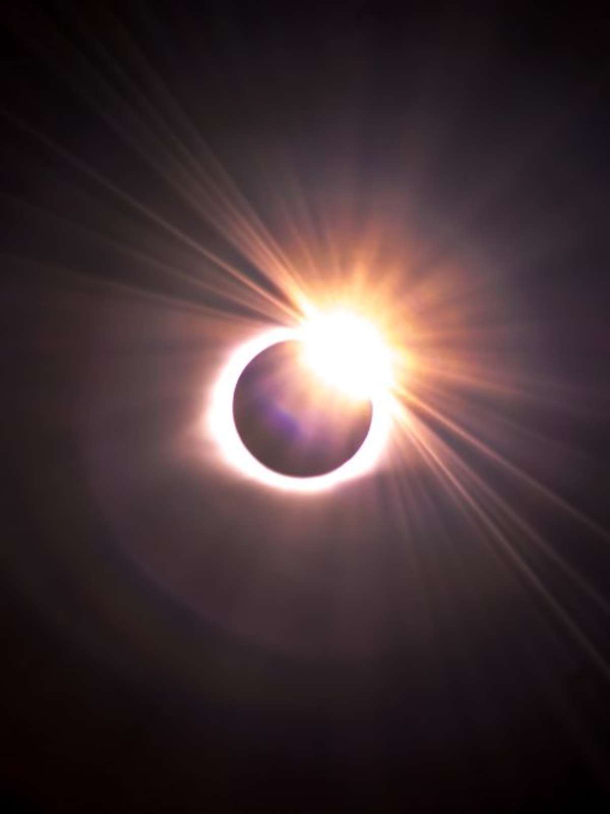 https://p2.trrsf.com/image/fget/cf/1200/1600/middle/images.terra.com/2020/12/10/eclipse-solar-14-dezembro-2020.jpg