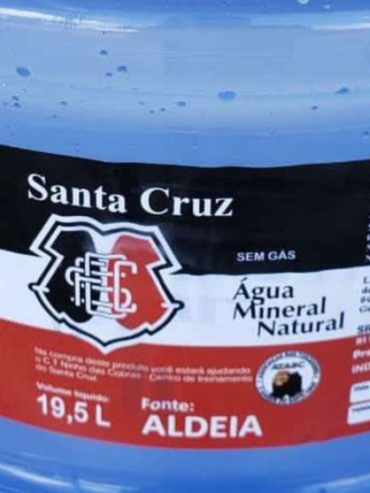 gua mineral com marca do Santa Cruz come a a ser comercializada