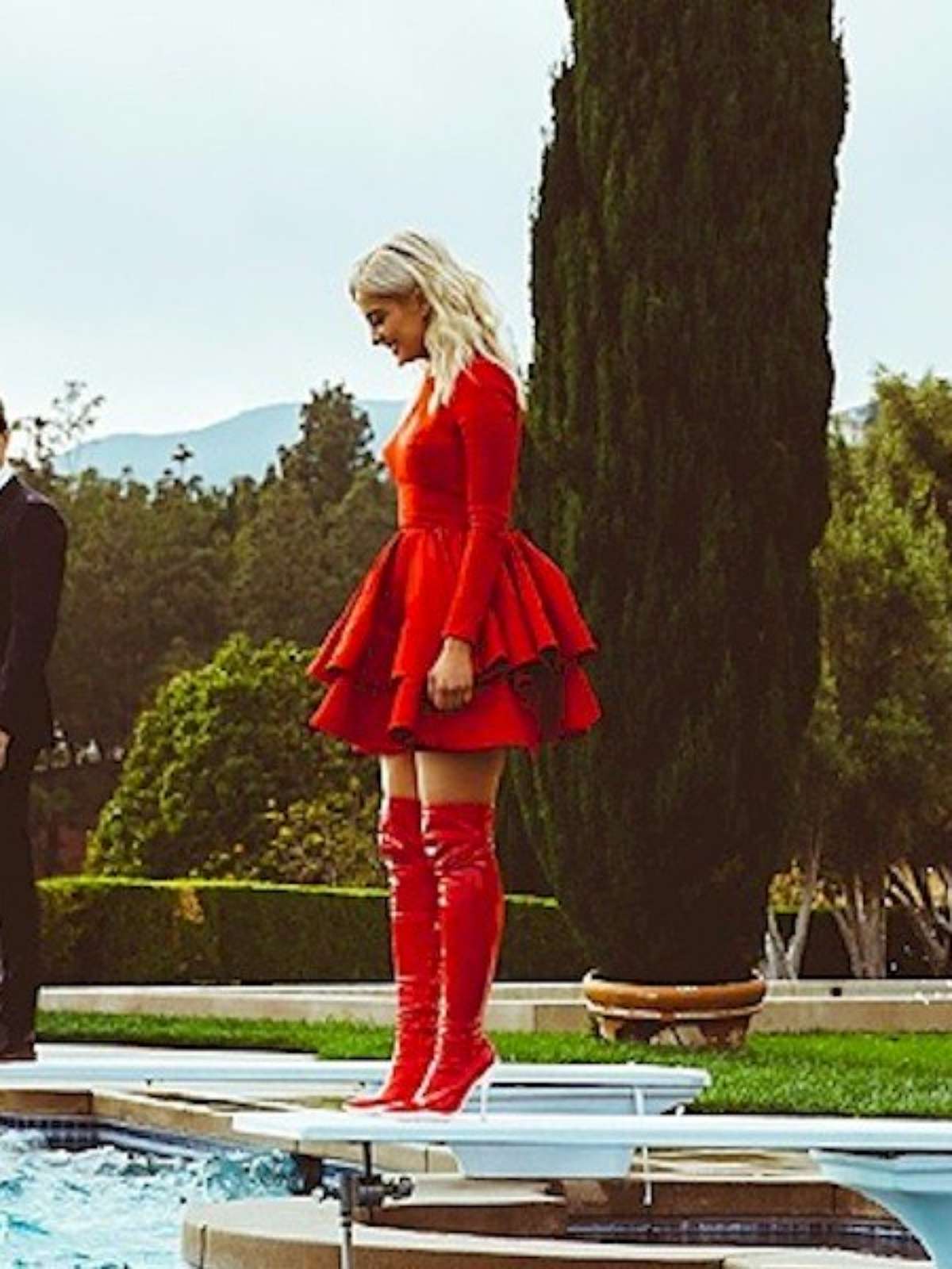 bebe rexha red dress in the name of love Martin Garrix e Bebe Rexha superam 1 bilhão de streams com 
