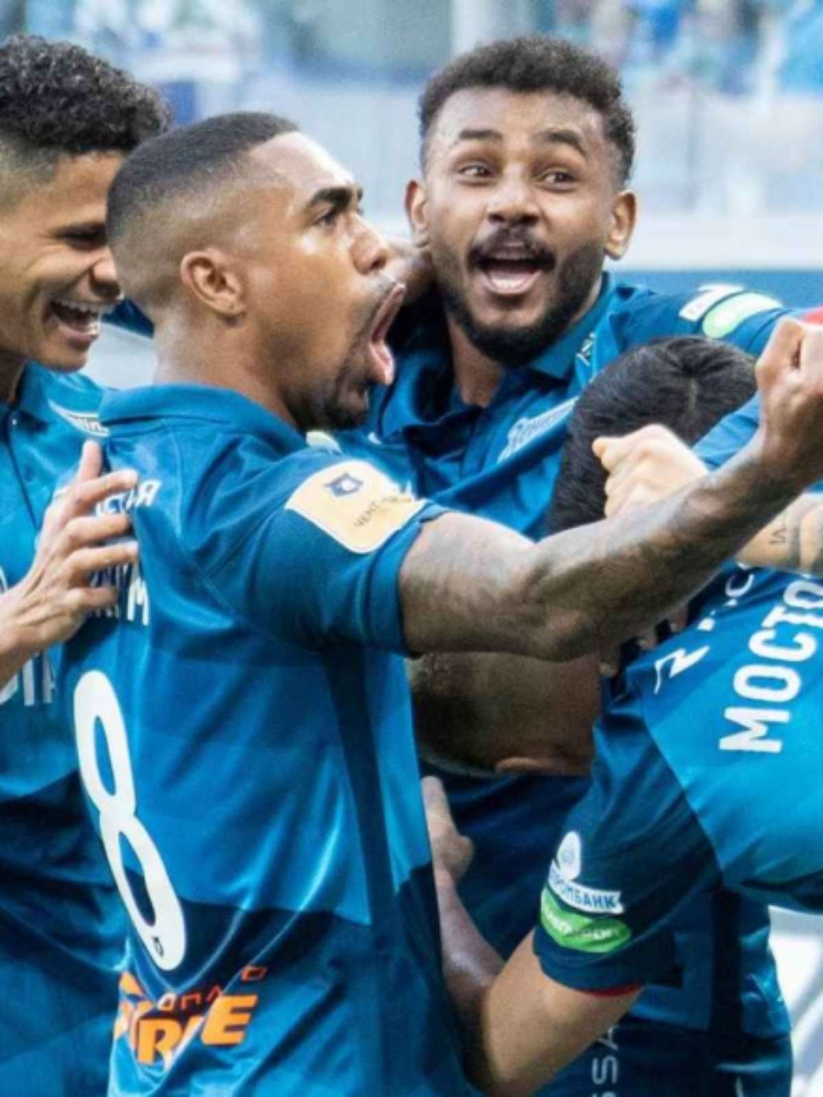 Douglas Santos se torna tricampeão russo e comemora mais um título