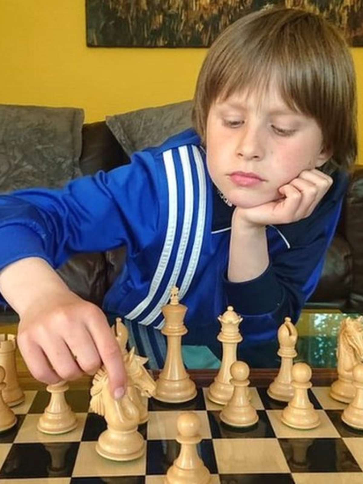 Aposentado já ensinou xadrez a 5.000 pessoas