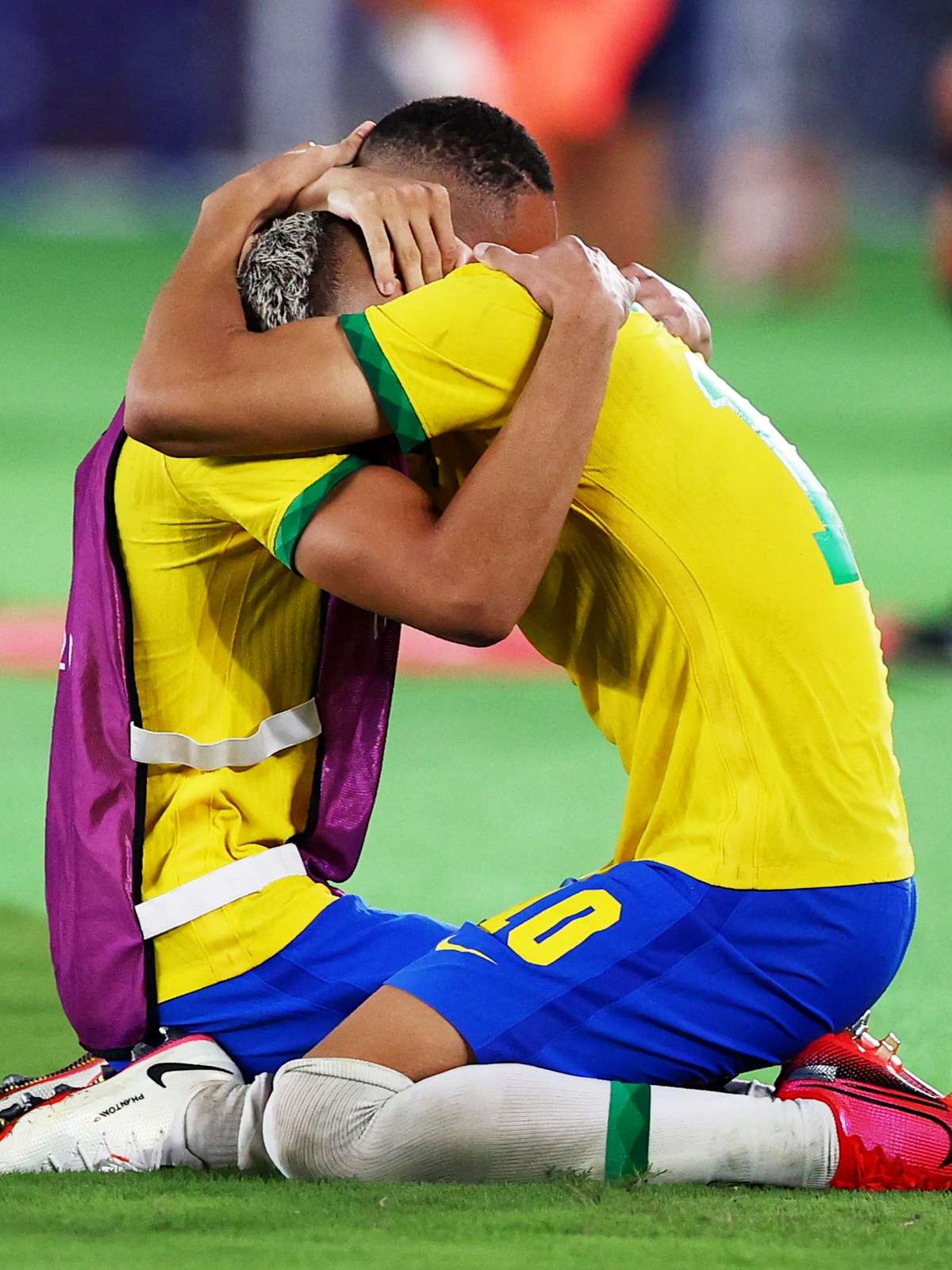 Brasil bate Espanha e conquista bicampeonato olímpico no futebol