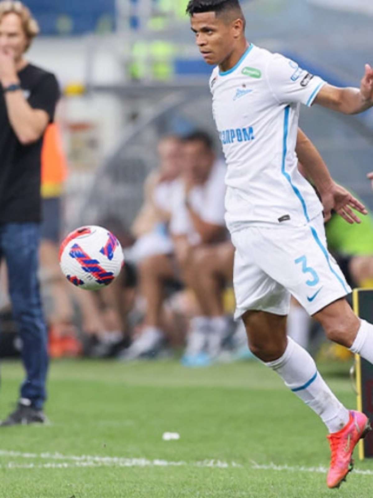 Douglas Santos destaca treinos nas férias e ressalta vontade do Zenit em  vencer o Campeonato Russo - Bastidores do Esporte