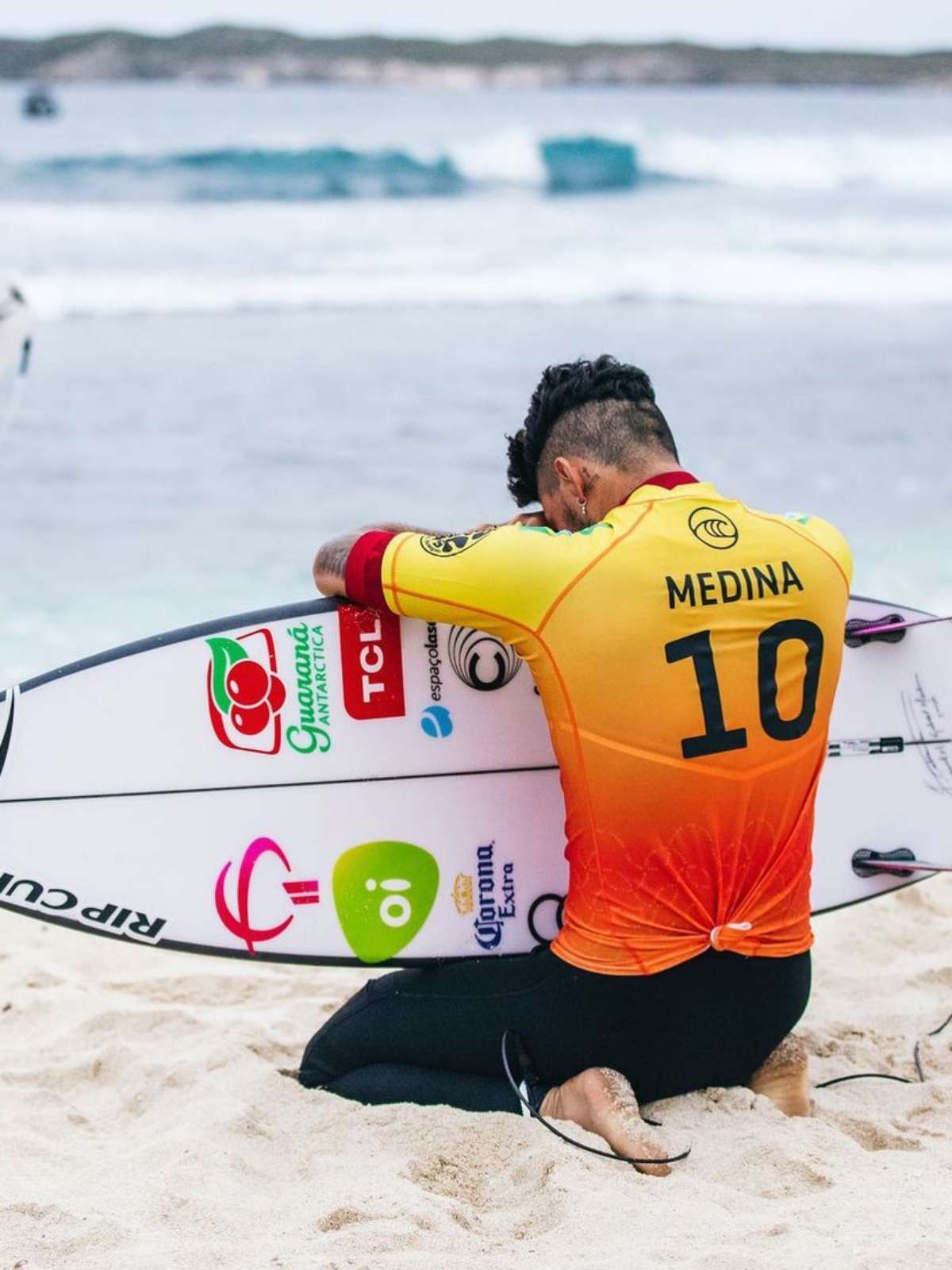 Gabriel Medina vence Filipinho e é tri campeão mundial de surfe