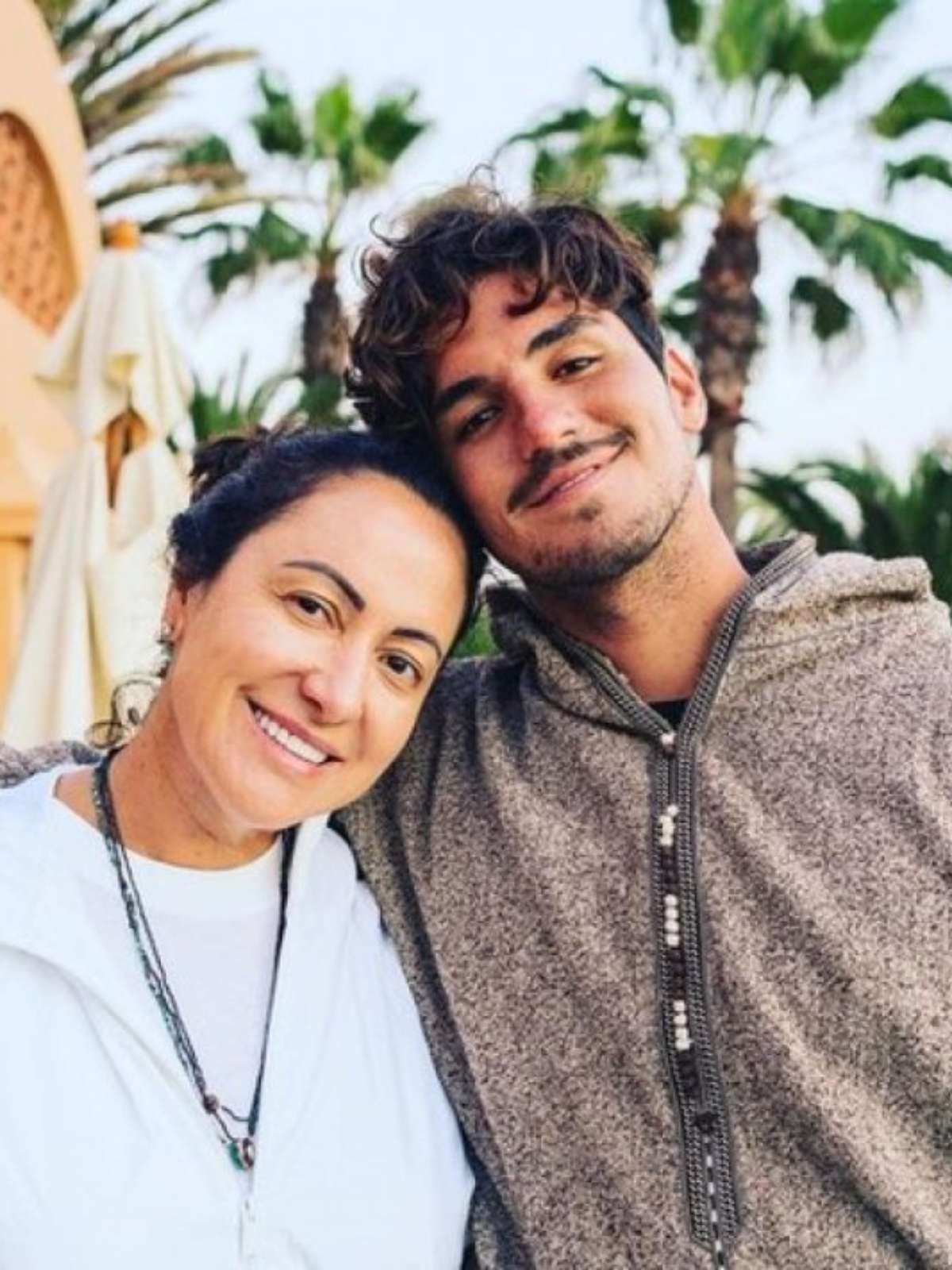 Mãe de Gabriel Medina ataca Yasmin Brunet em conversa com filho, diz portal