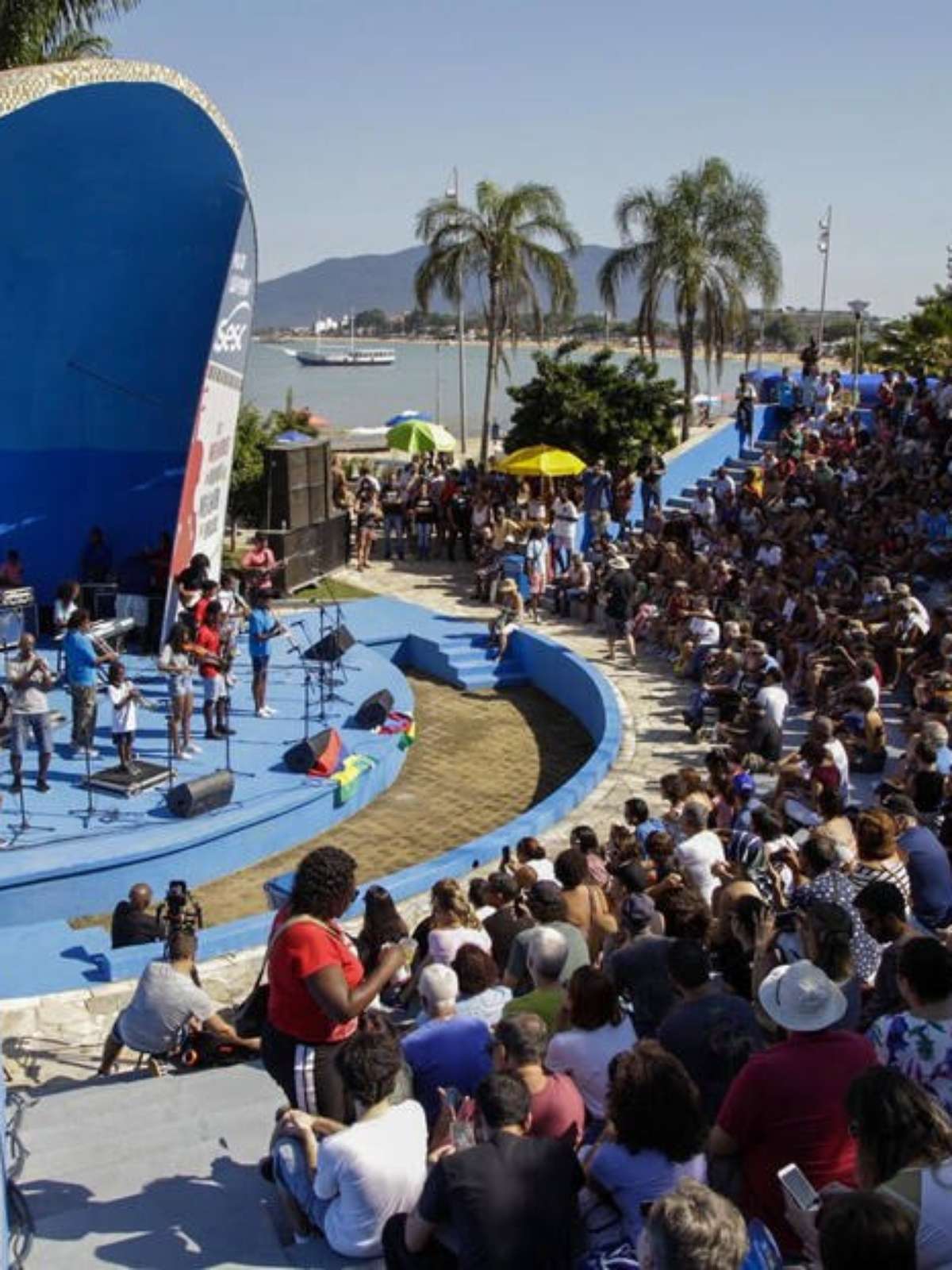 Rio das Ostras 30 anos - 09/04/2022 - Abertura Oficial  Transmissão AO  VIVO. Local: Área de Eventos Costa Azul 18h30 - Cerimônia de Abertura das  festividades com a presença do prefeito.