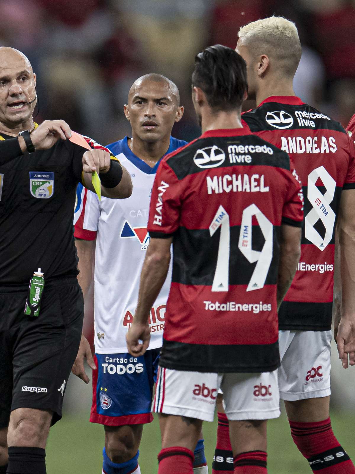 CBF define arbitragem de Flamengo e Bahia e não 'atende cobrança