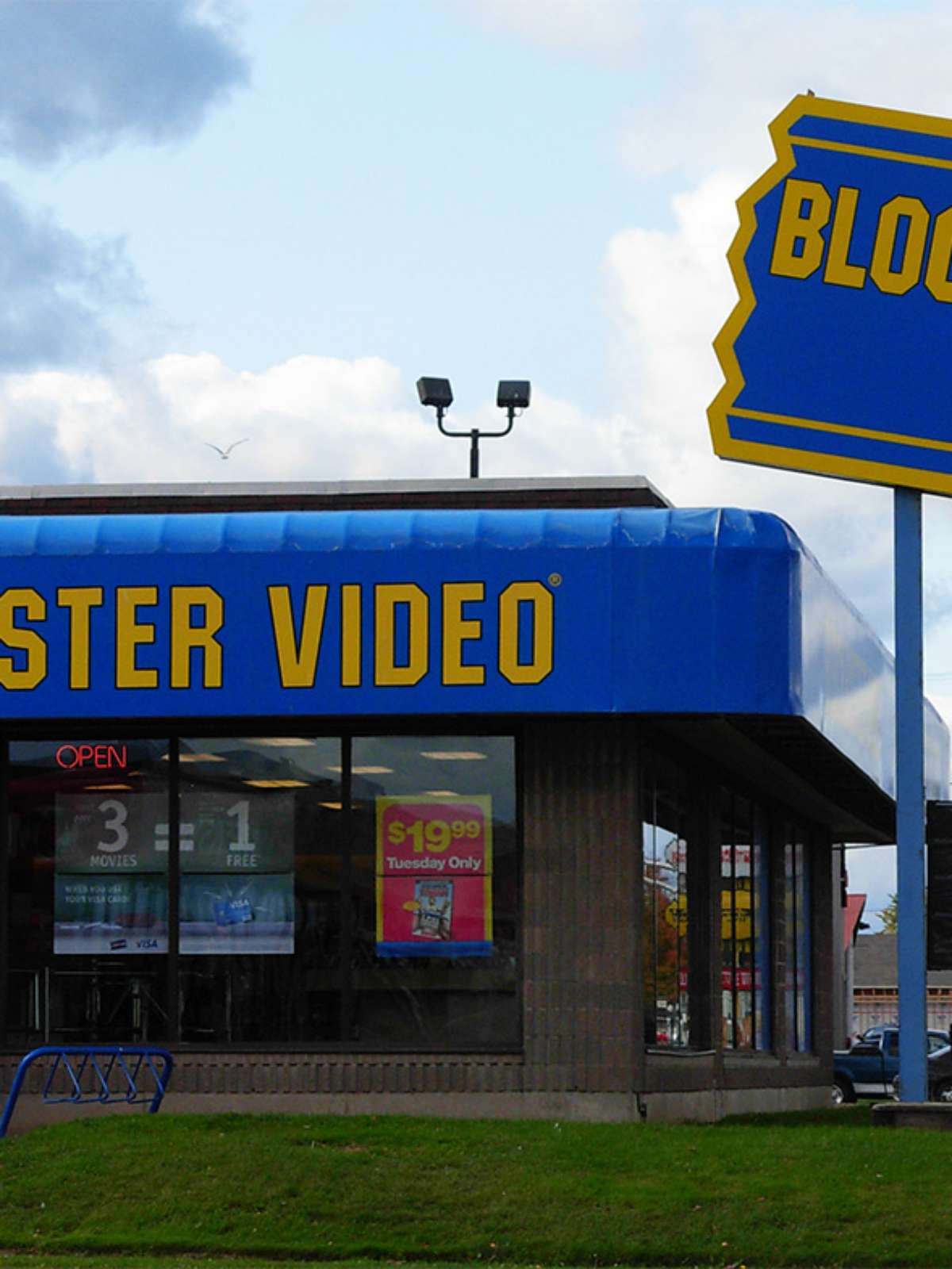 Blockbuster, série de comédia da mesma criadora de Superstore, ganha novas  imagens