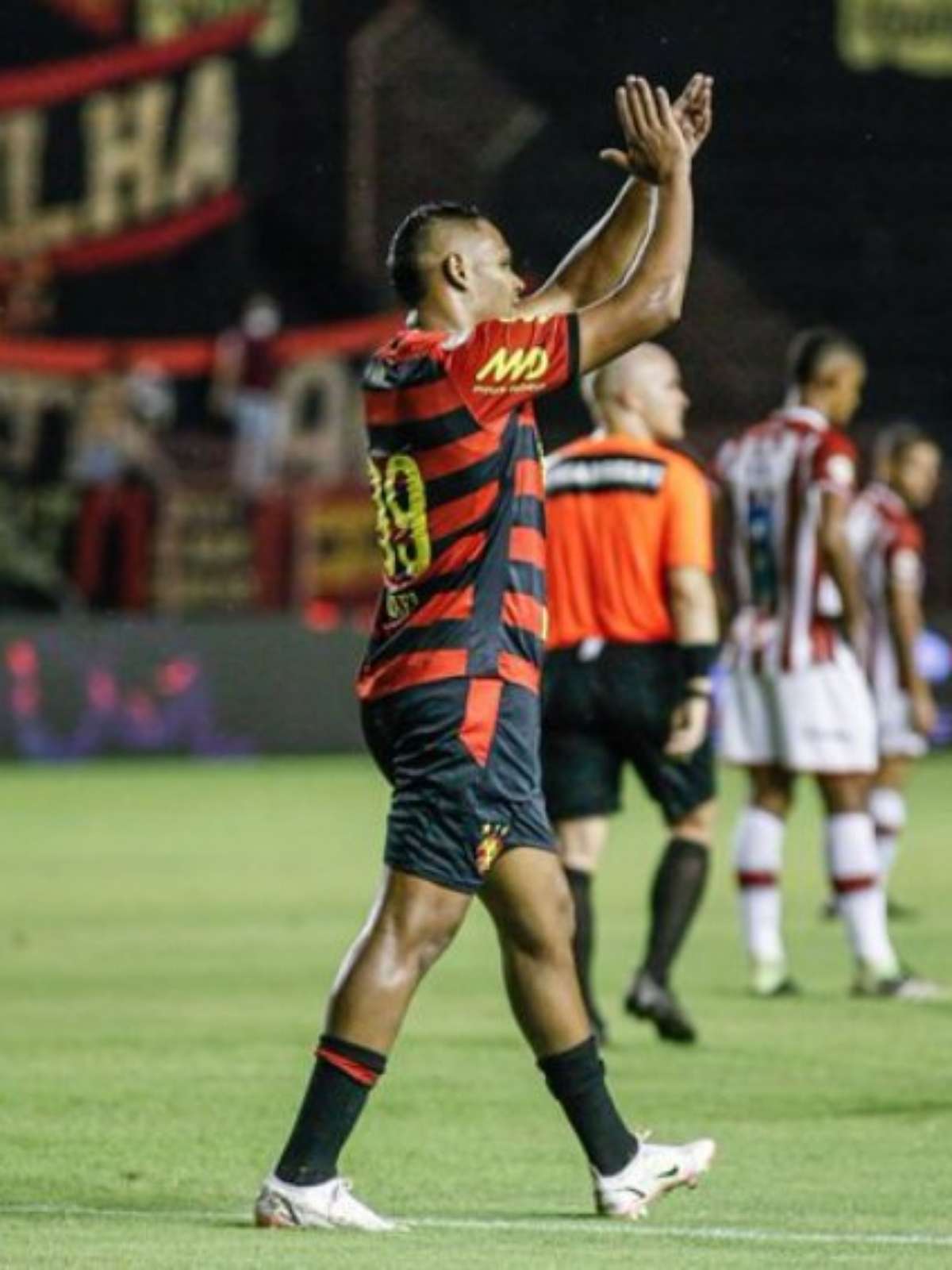 Quanto Mikael ganha no Sport?