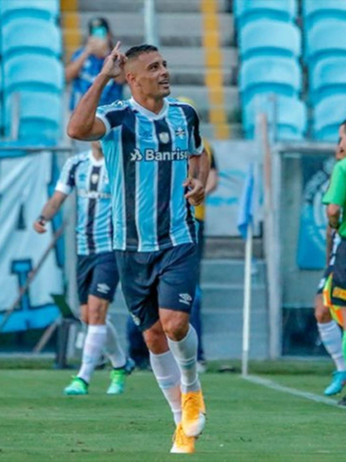 Roger Machado projeta que Diego Souza baterá a marca de 20 gols na temporada novamente
