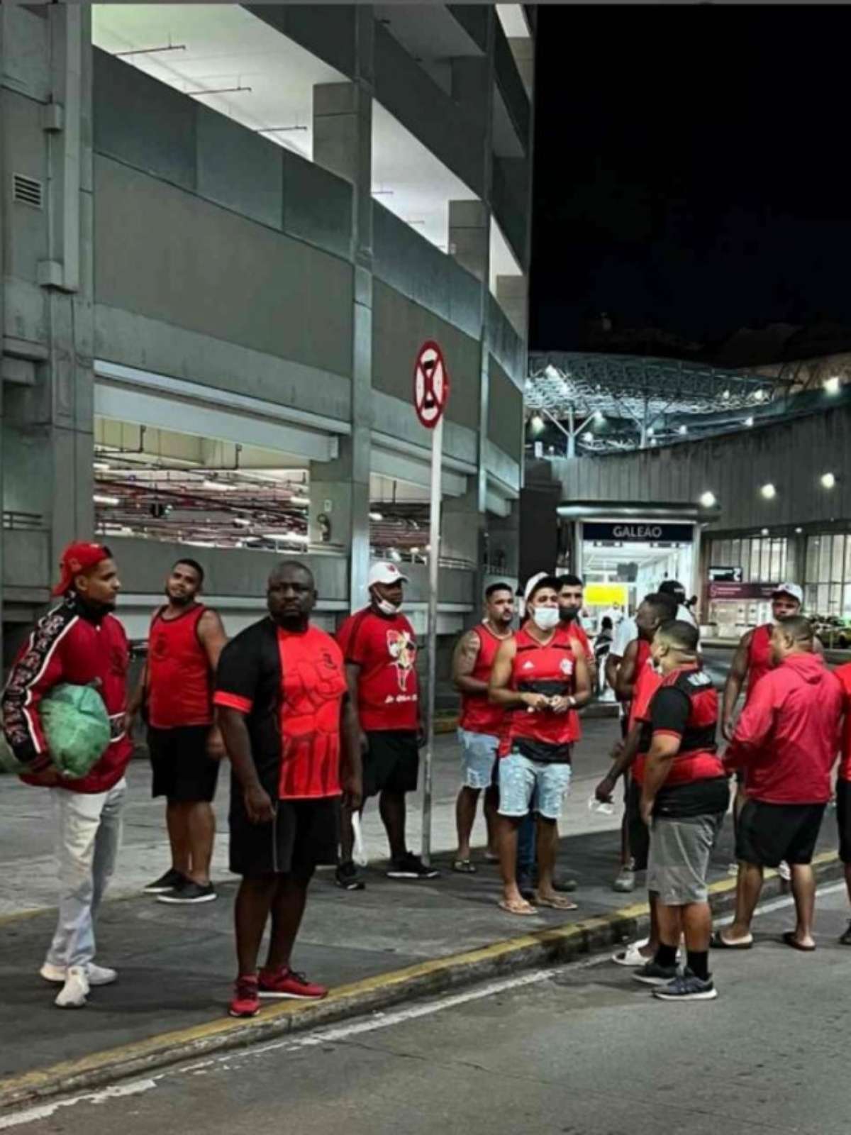 Alvo da torcida do Flamengo após derrota para o Grêmio, Isla