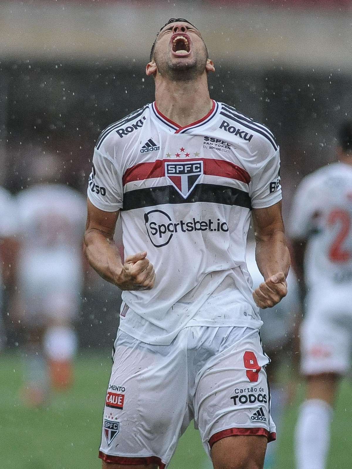 Doentes por Futebol on Instagram: “Faça chuva, faça sol. Toca que ele  guarda. Calleri 💥 São Paulo 1x0 Corinthians ?…