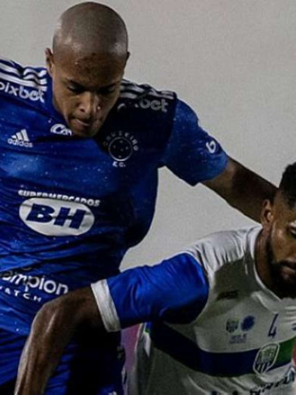 Cruzeiro pressiona até o fim, vence e avança na Copa do Brasil