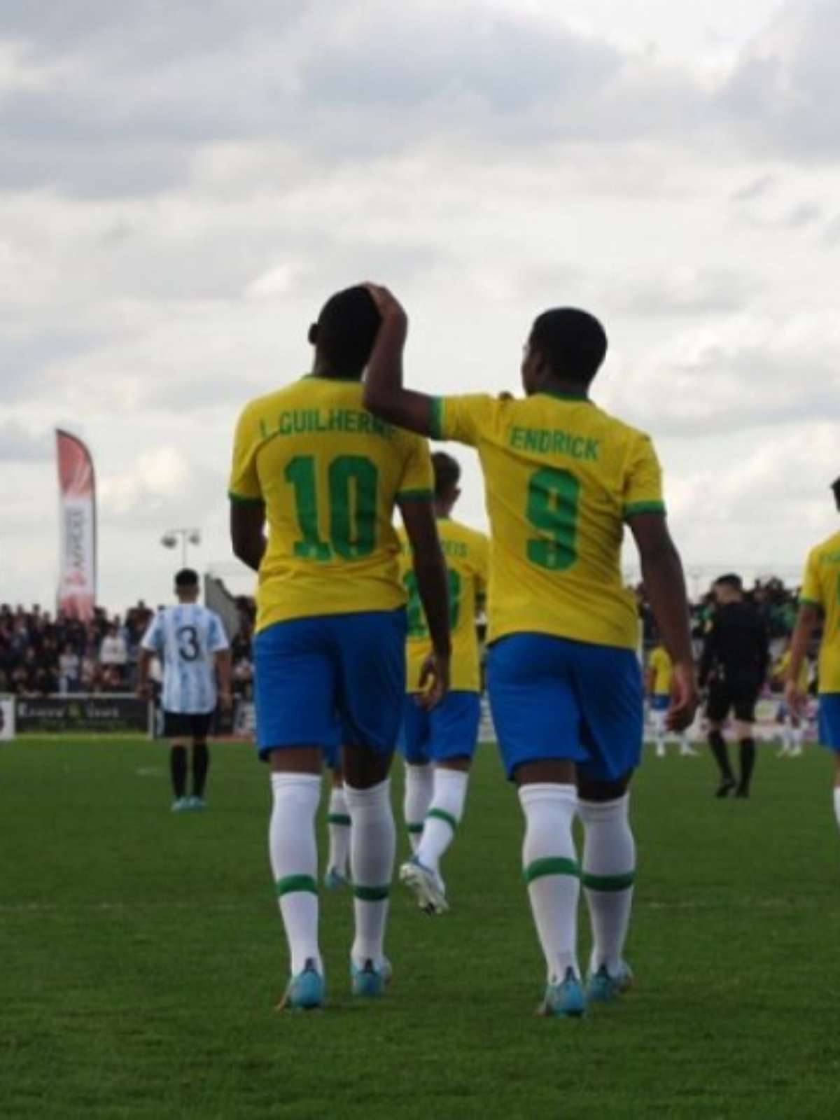 Doentes por Futebol - Aos 17 anos, Endrick tem sua primeira convocação para  a seleção principal do Brasil 🇧🇷 Pra cima, mlk! 👊🏽 ❤️ @endrick