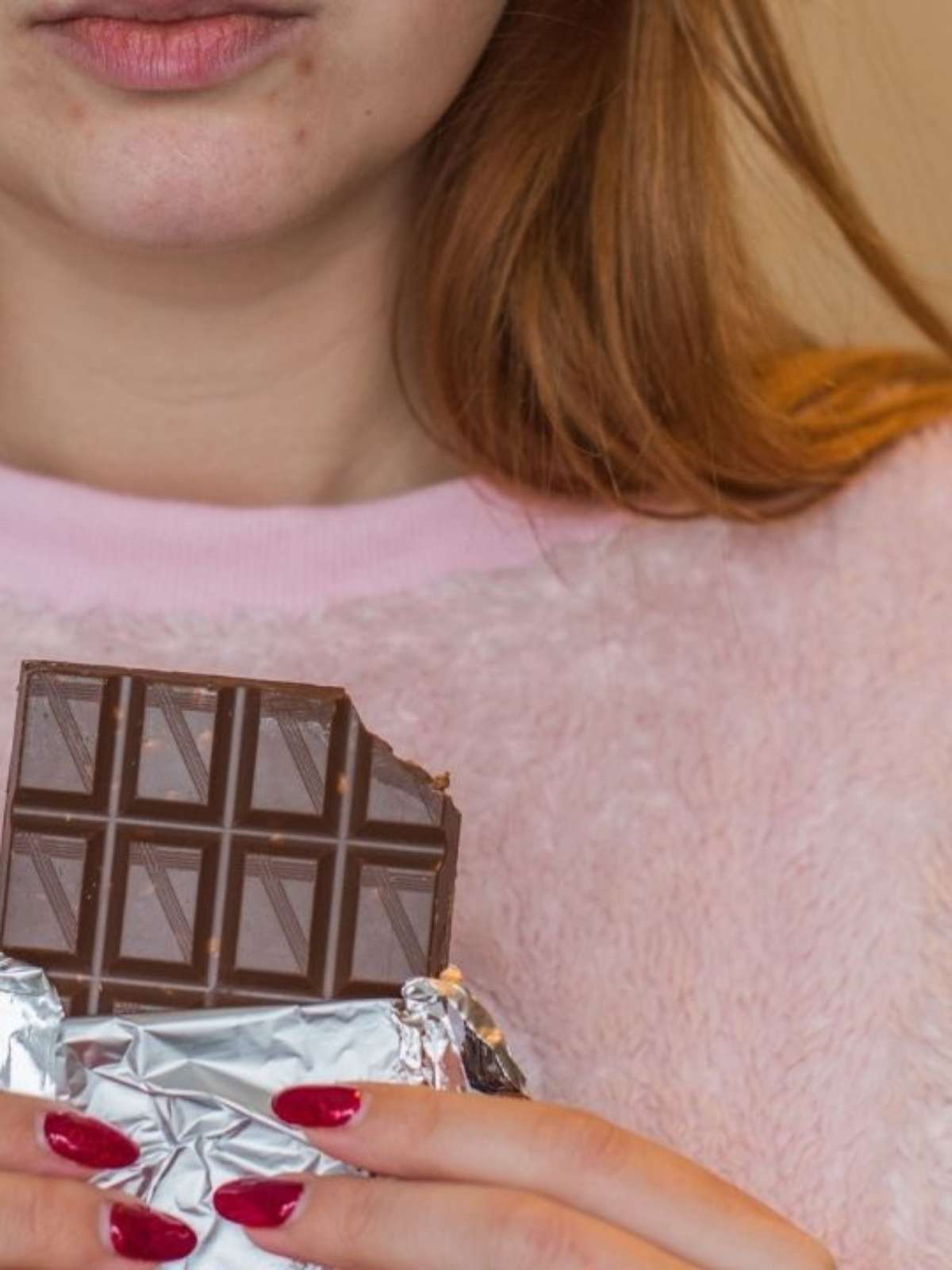 Comer chocolate d&aacute; espinha? Recupere a pele ap&oacute;s a P&aacute;scoa