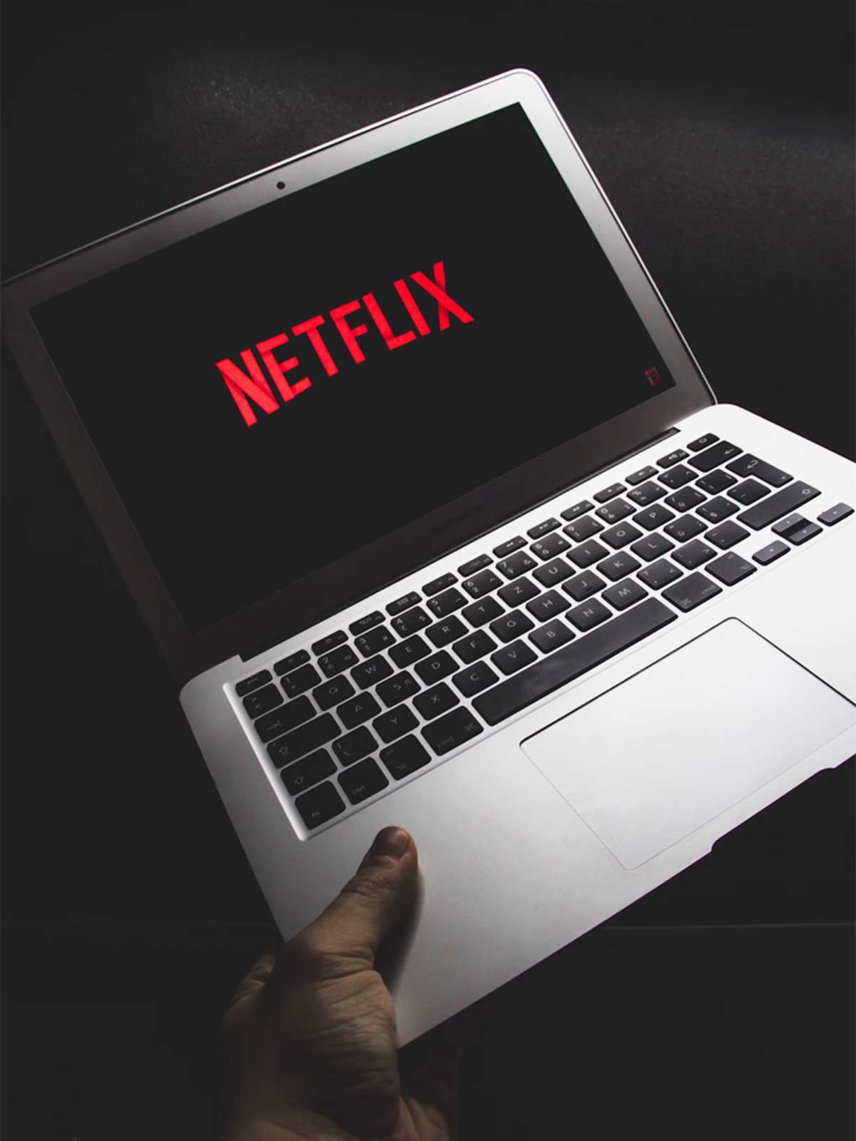 Compartilhar conta da Netflix com terceiros pode ser crime?